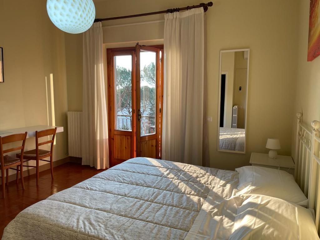 Double Room with Balcony - Photo 5