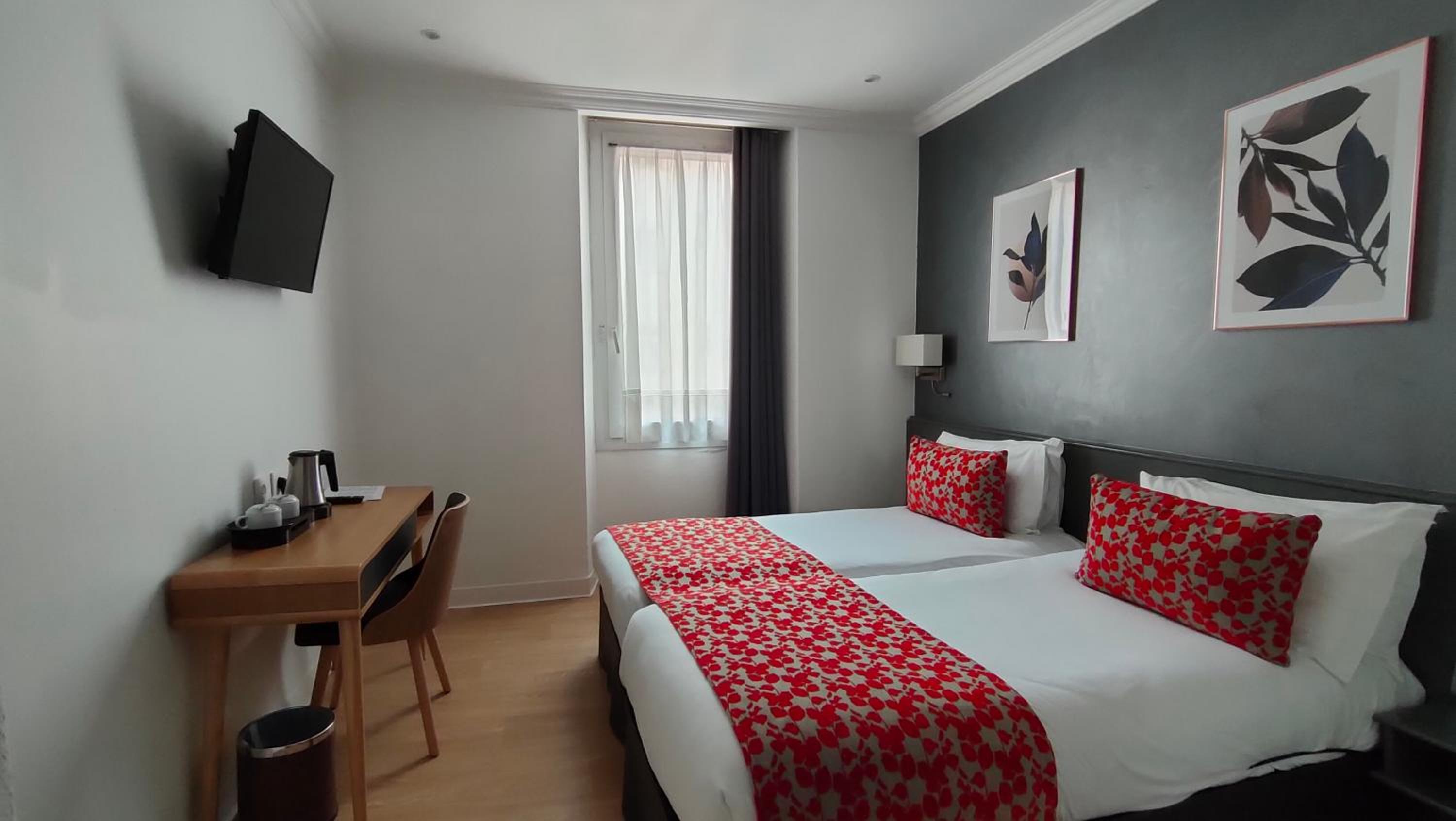 Double or Twin Room - Photo 8