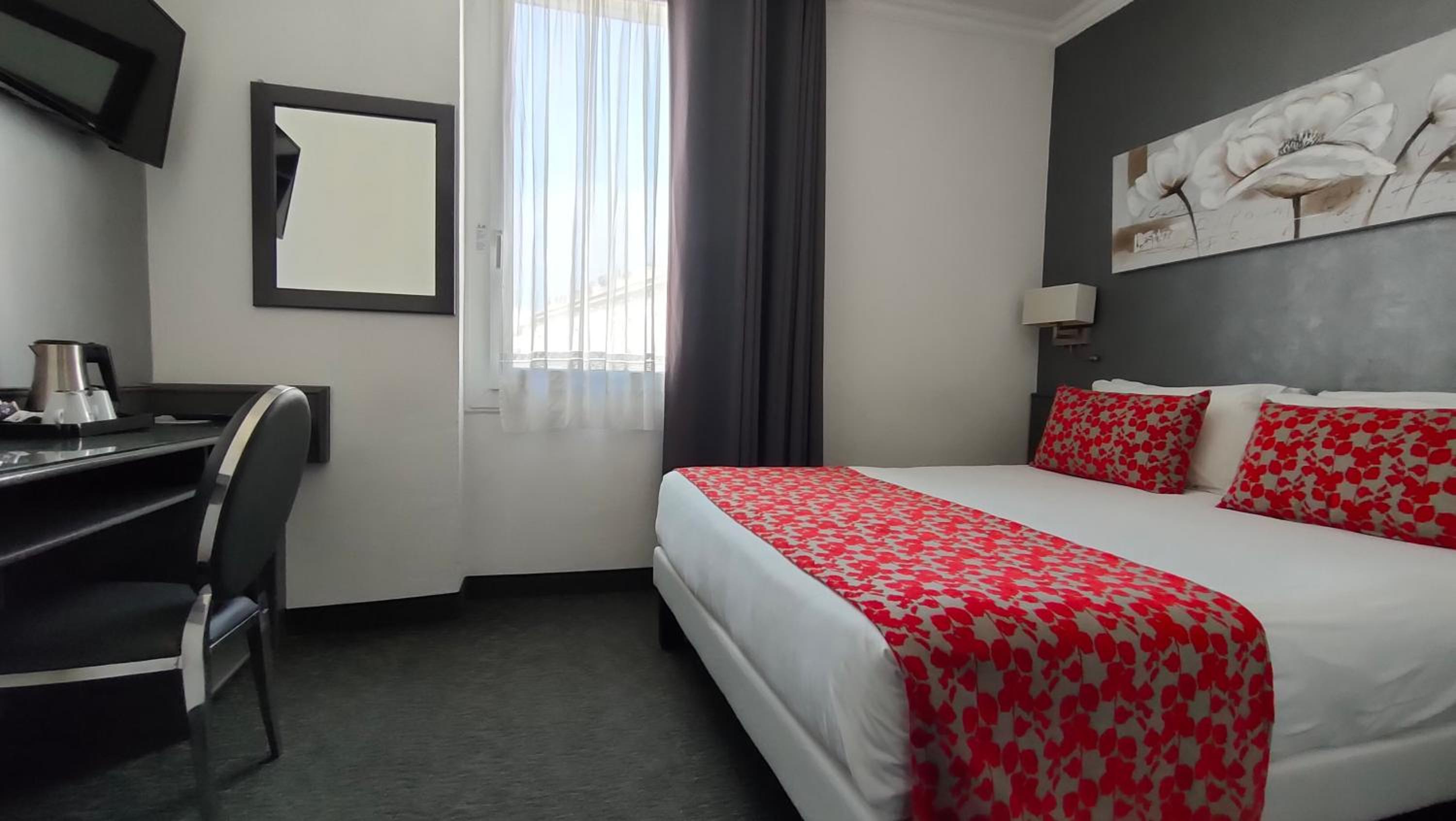 Double or Twin Room - Photo 5