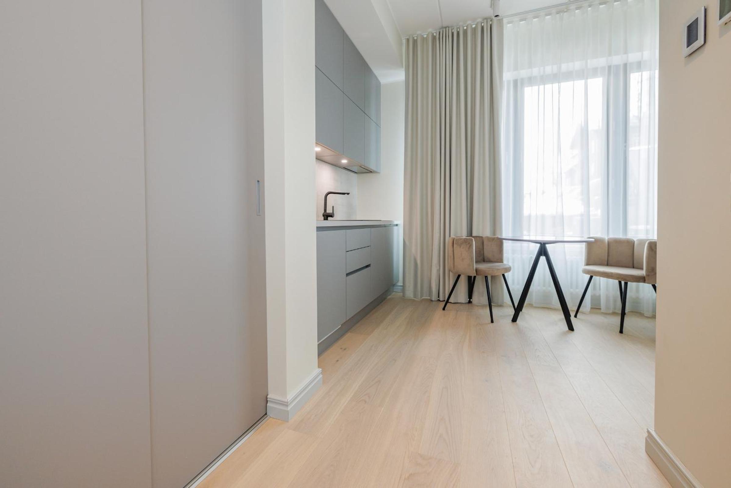 One-Bedroom Apartment - Photo 2