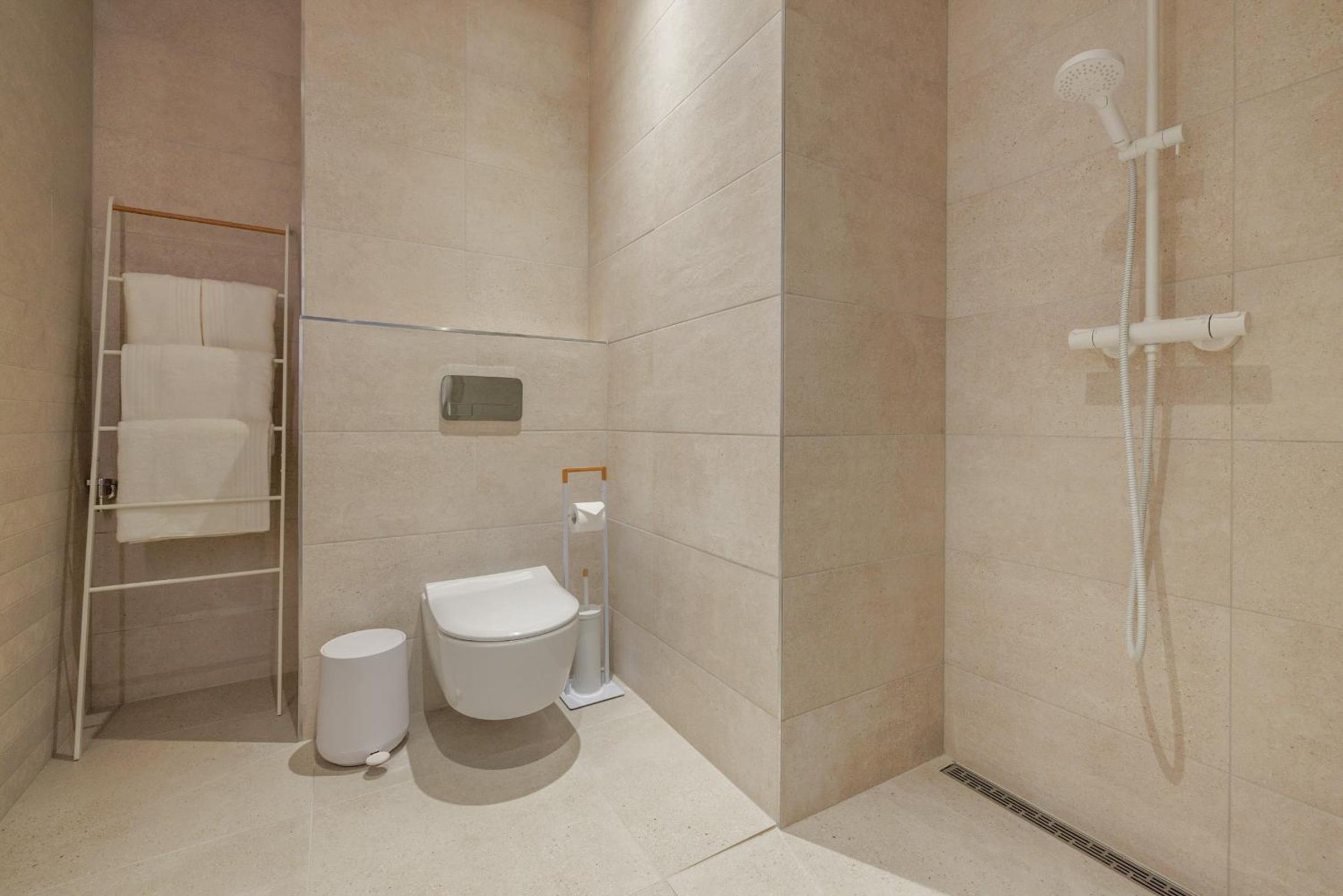 One-Bedroom Apartment - Photo 3