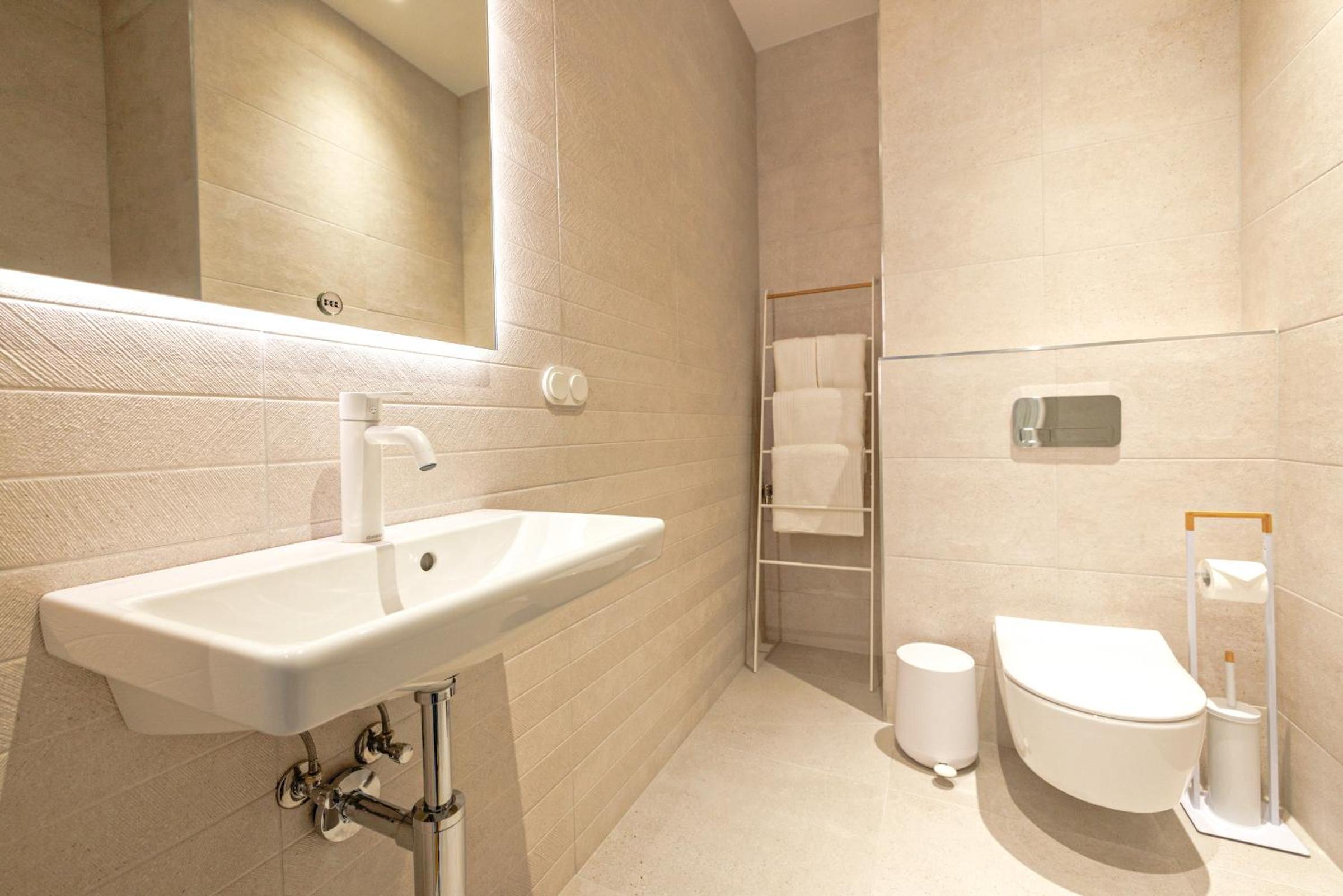 One-Bedroom Apartment - Photo 4