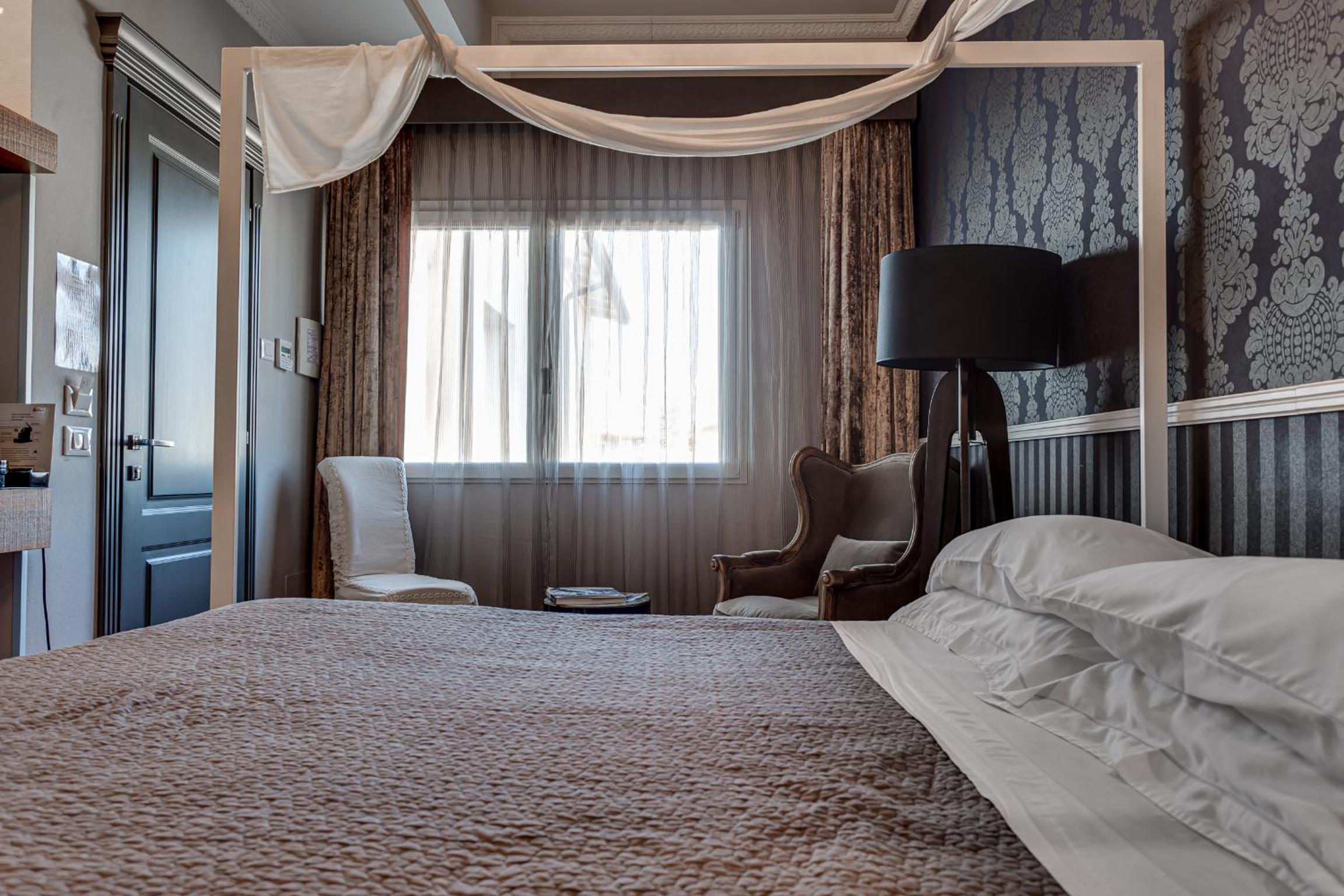 Deluxe Double Room - Photo 10
