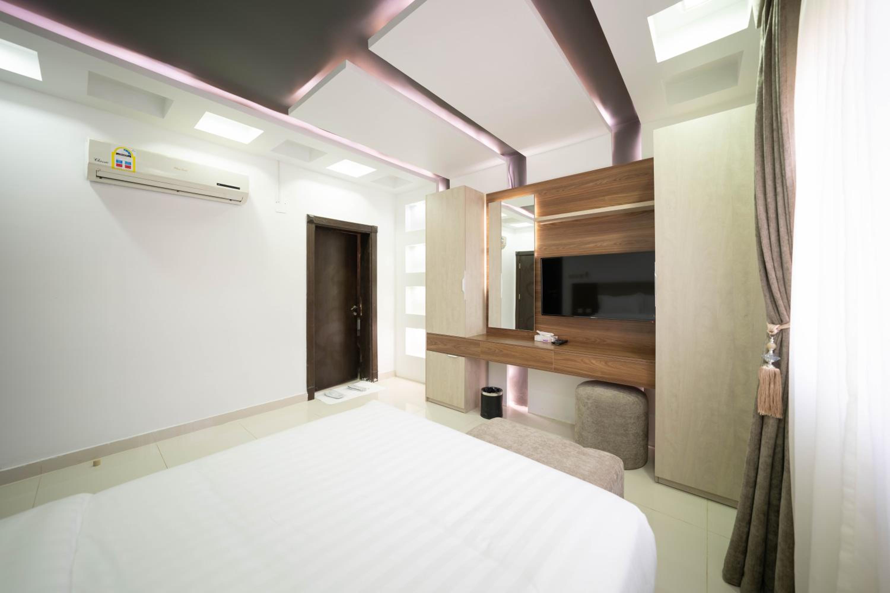 One-Bedroom Villa - Photo 8