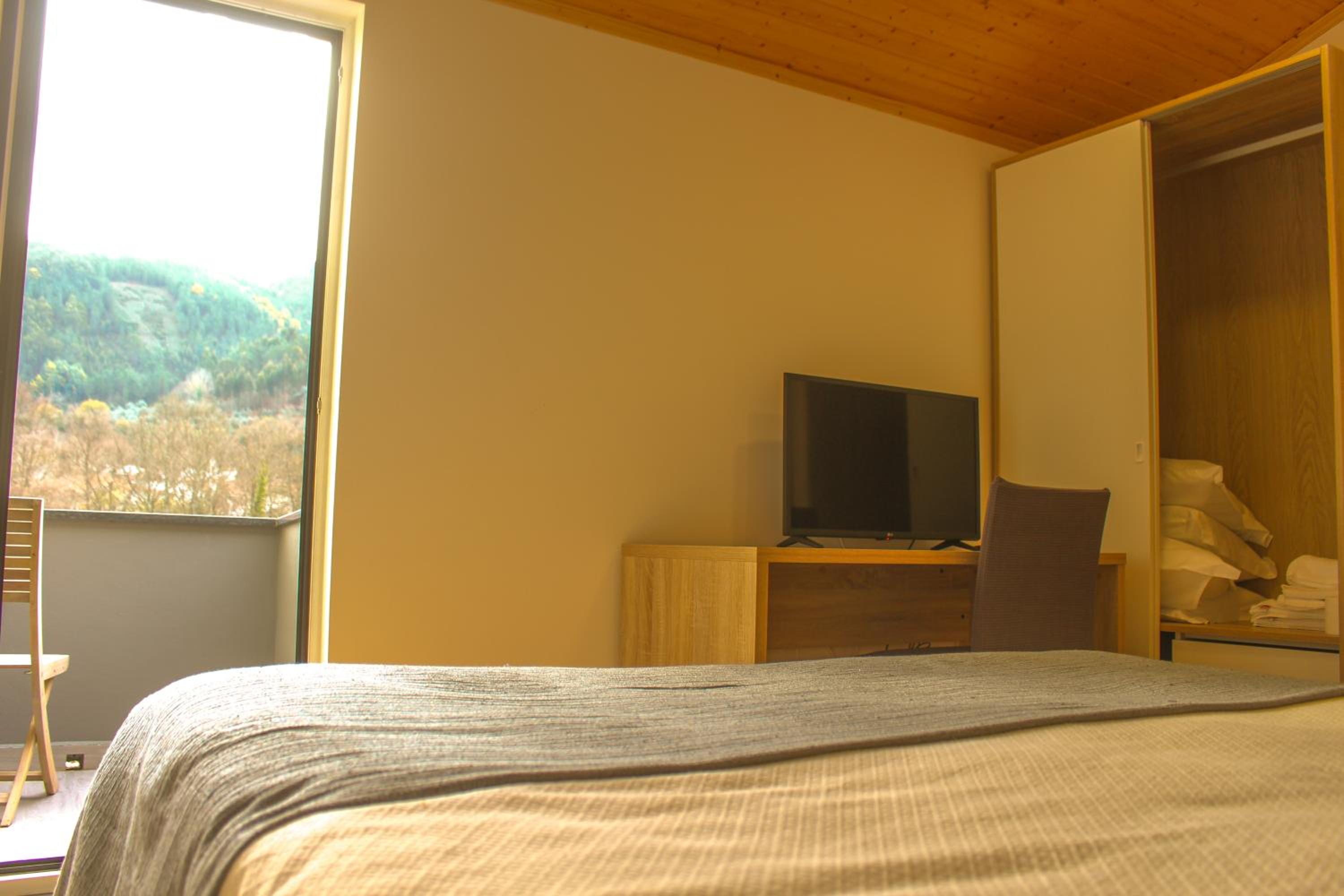 Double Room with Private Bathroom - Photo 3