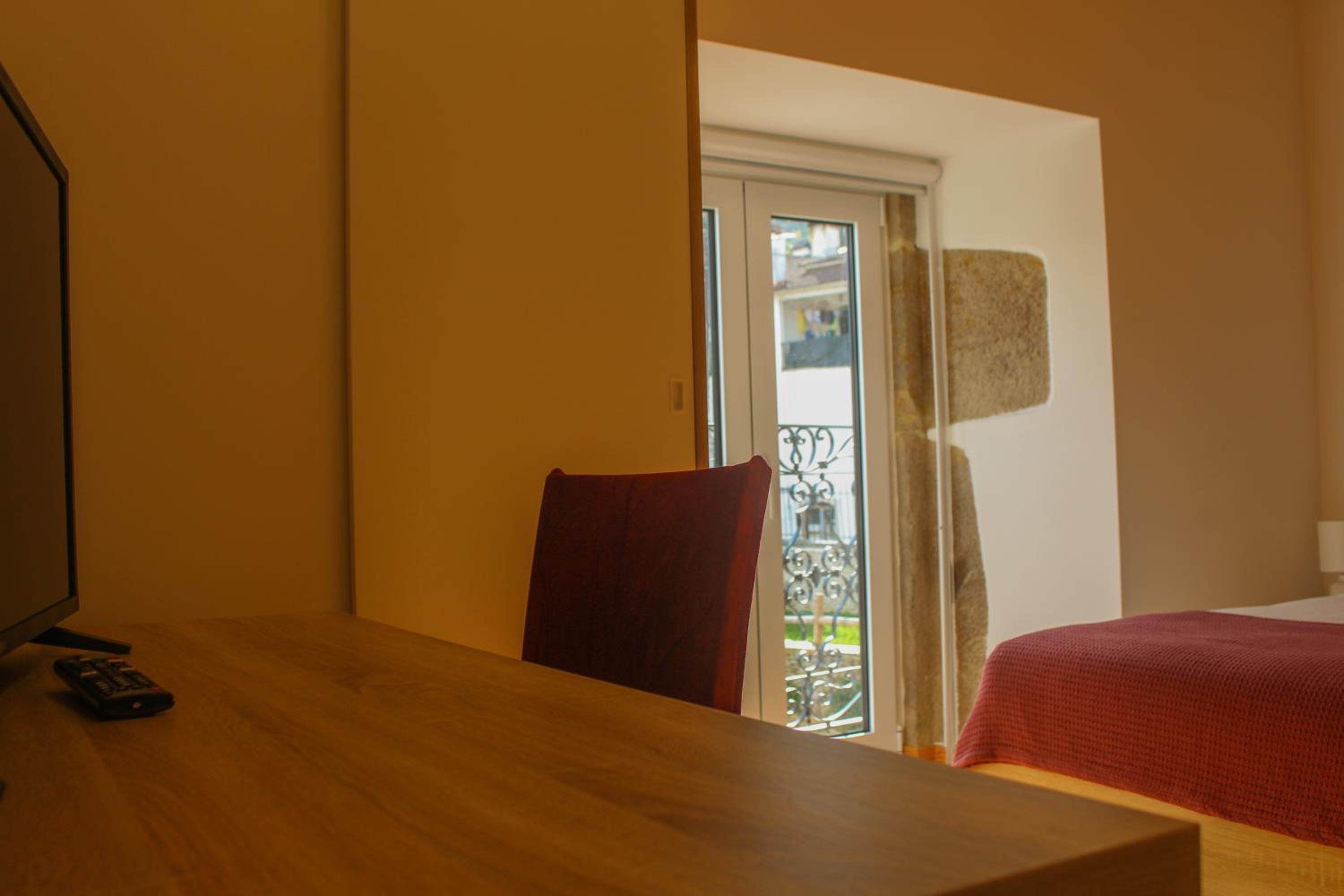 Twin Room with Private Bathroom - Photo 17