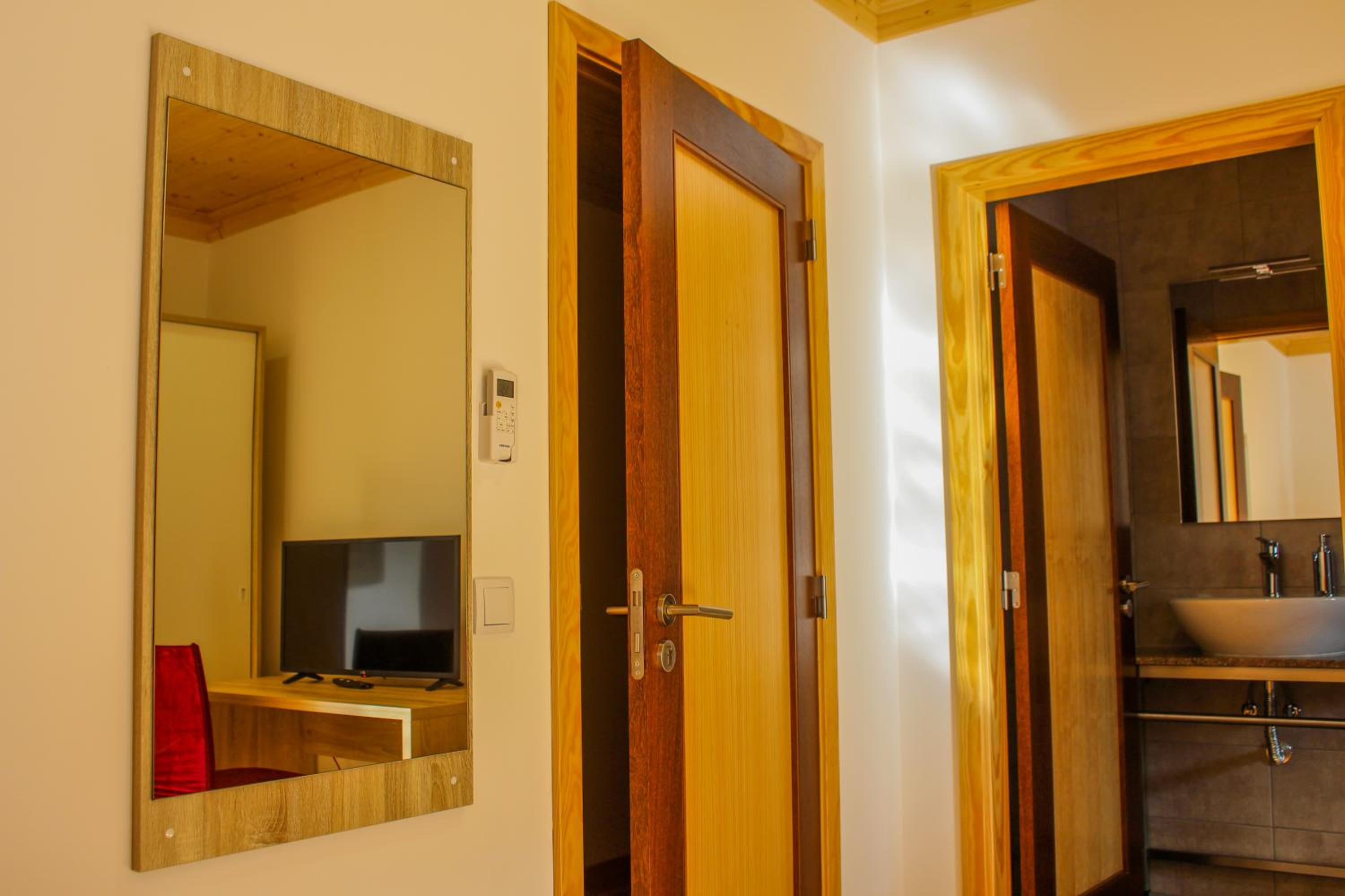 Twin Room with Private Bathroom - Photo 13