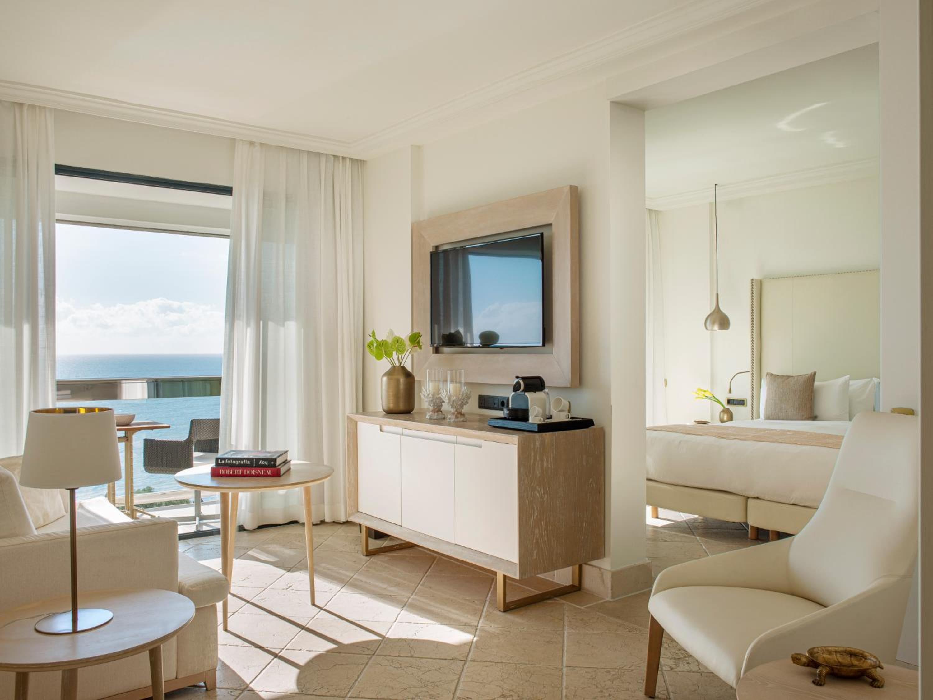 Red Level Grand Suite Ocean View photo 3