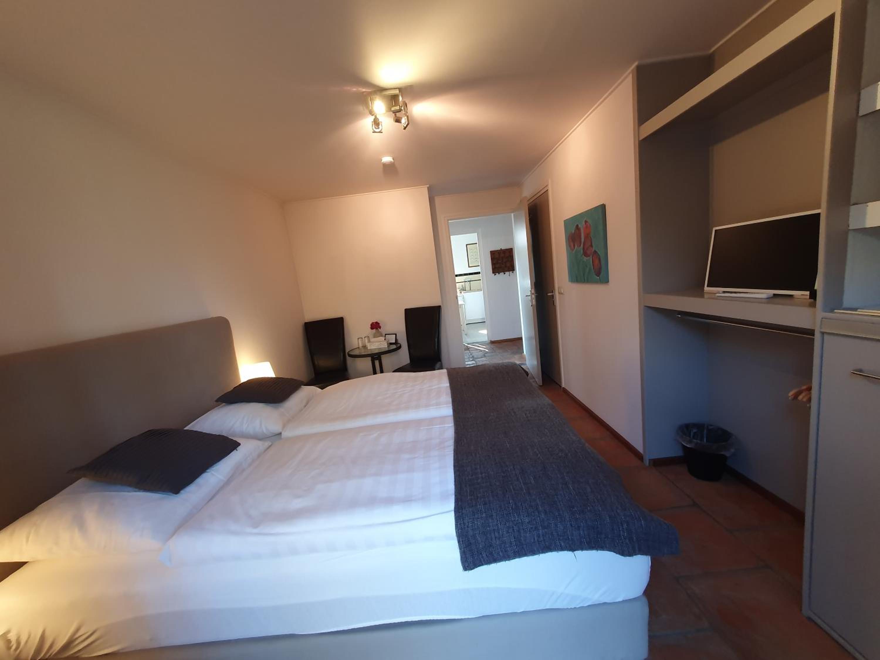 Double Room with Private Bathroom photo 3