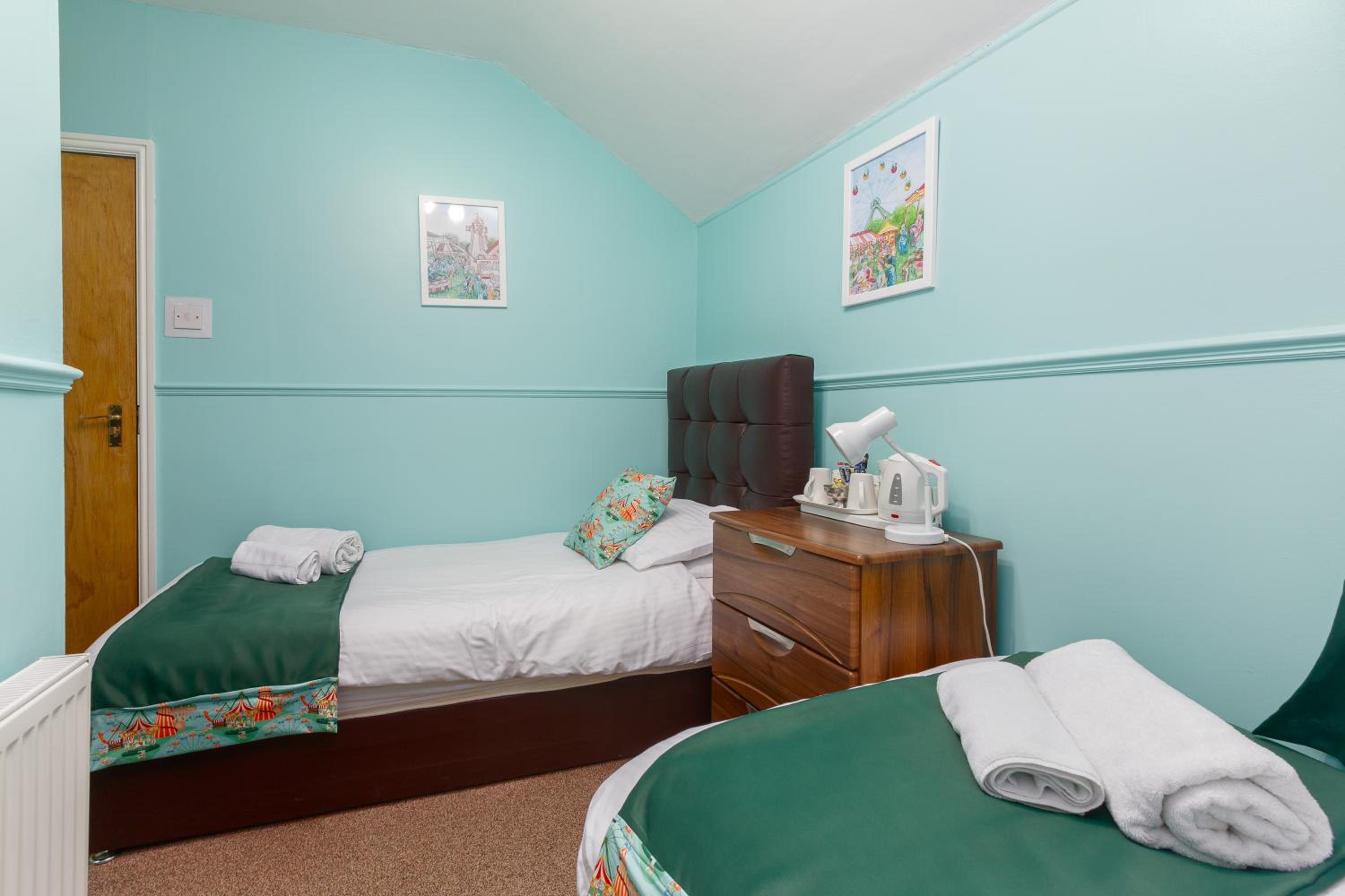 Twin Room with Private Bathroom