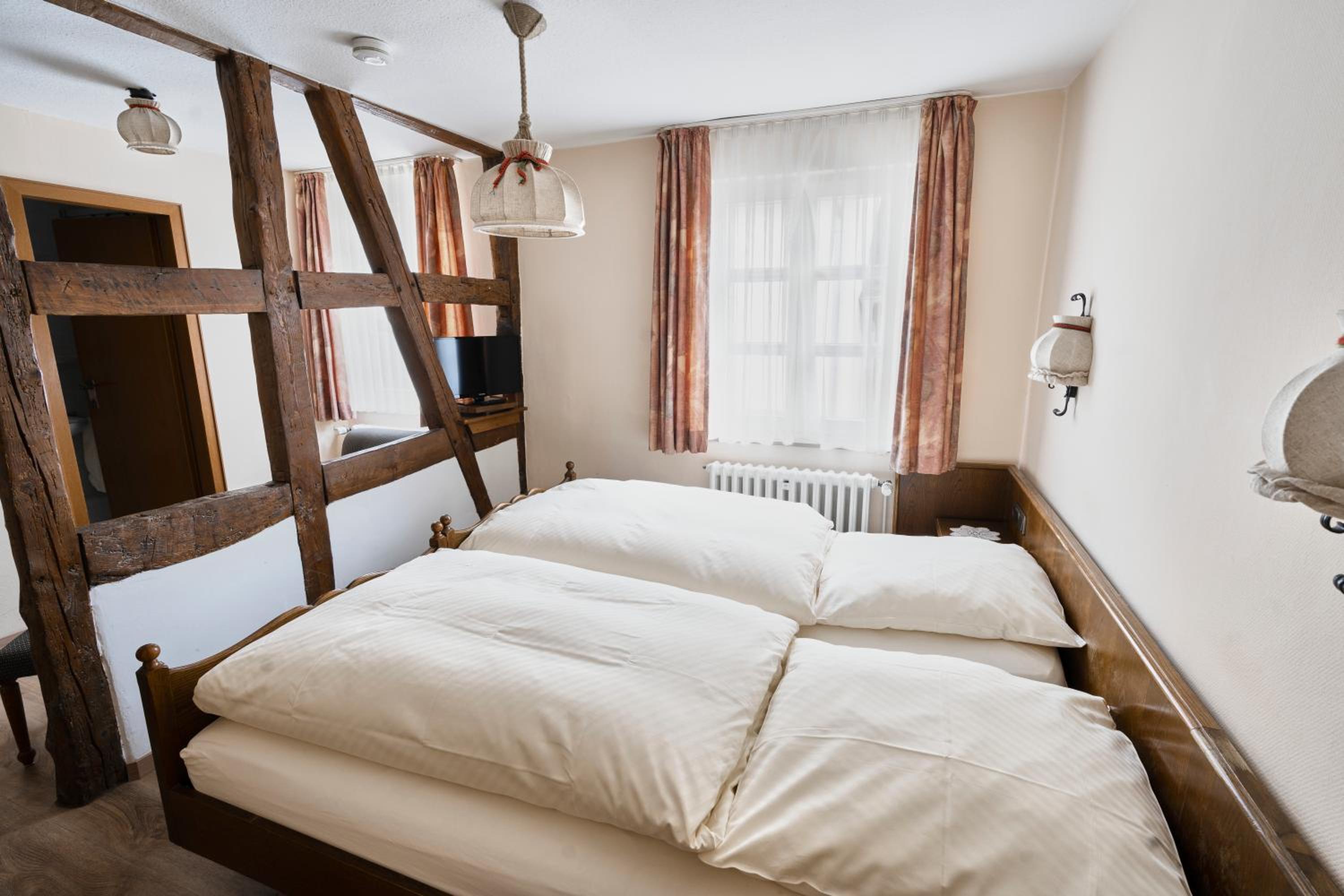 Double Room - Photo 8
