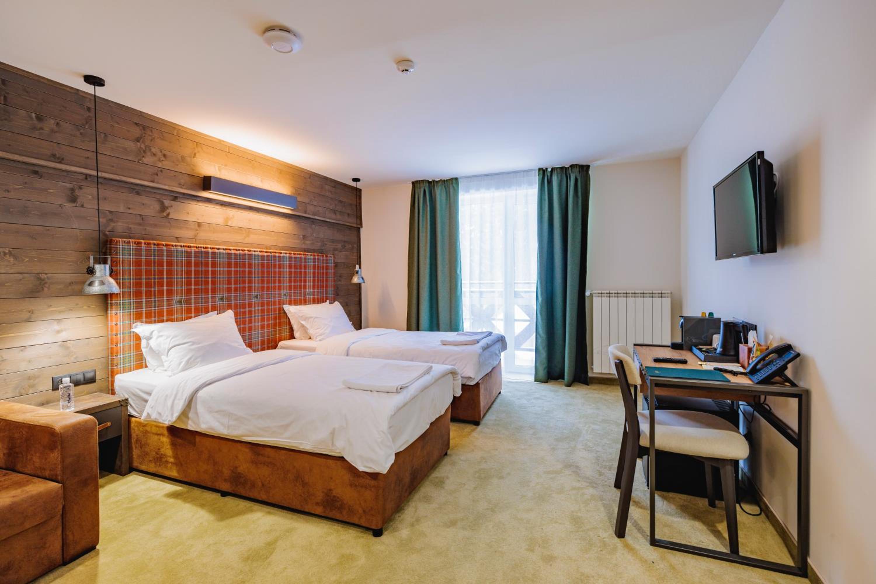 Double or Twin Room with Extra Bed - Photo 5