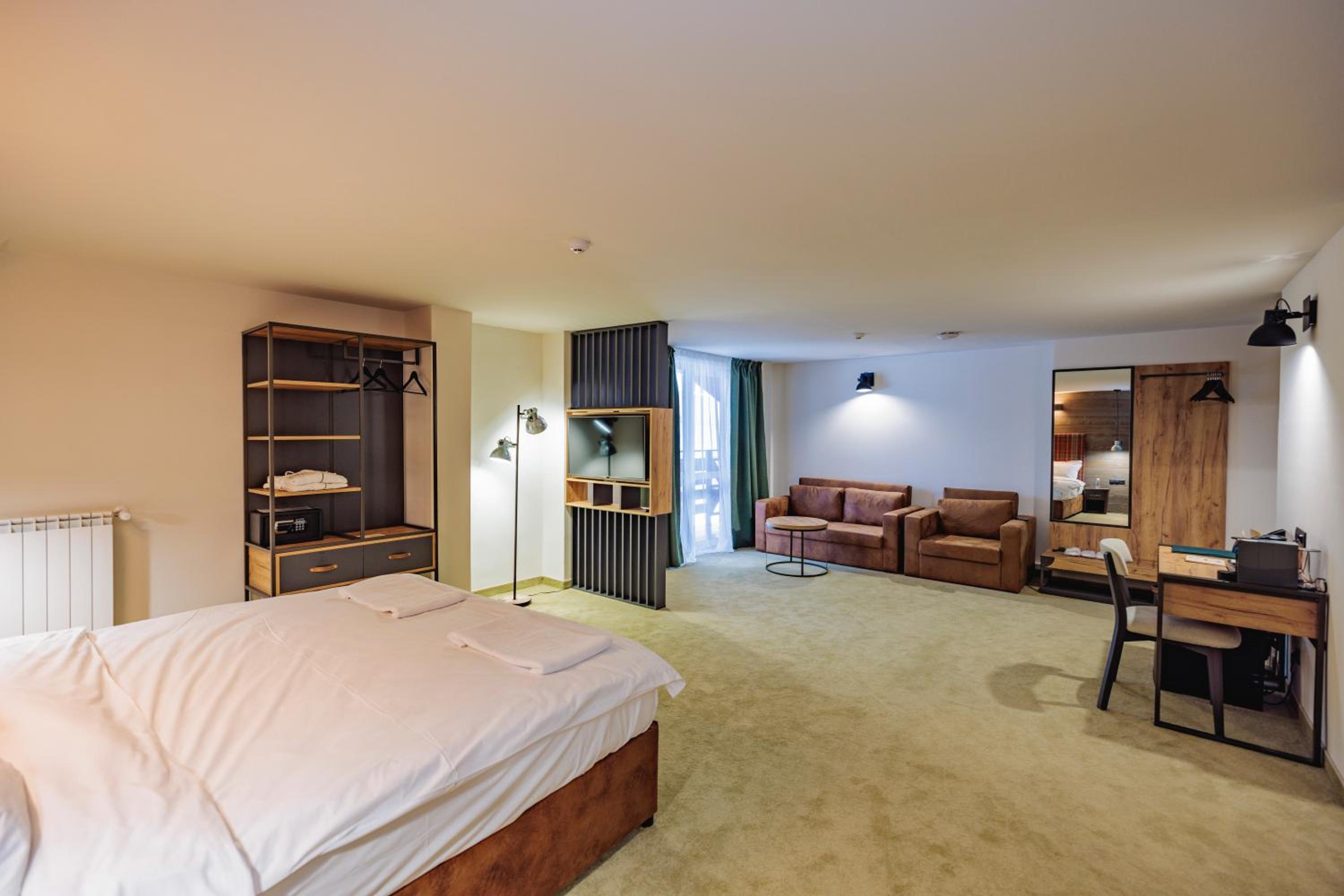 Studio Apartment - Photo 2