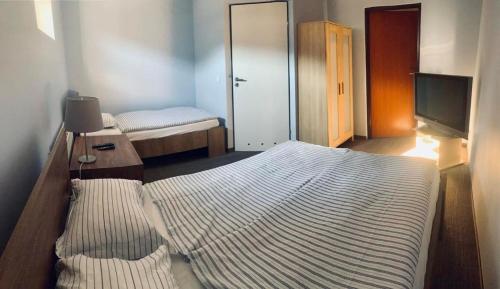 Economy Triple Room with Shared Bathroom