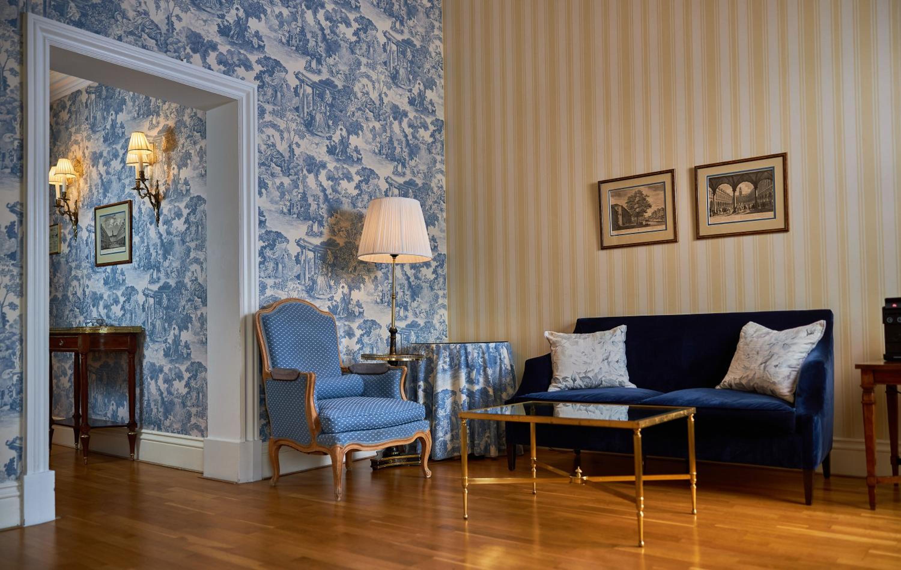 Junior King Suite with River View photo 2