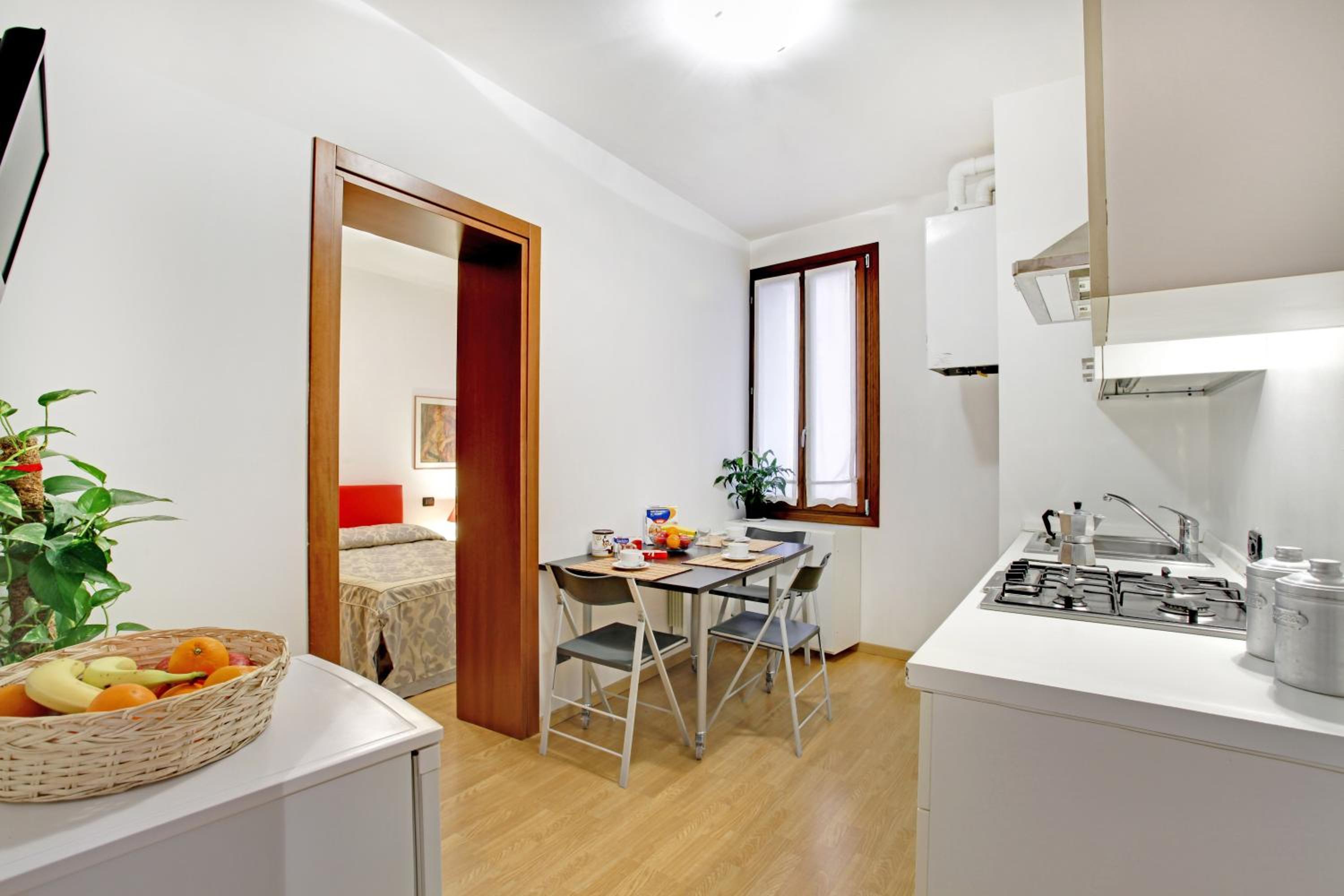 Apartment photo 2