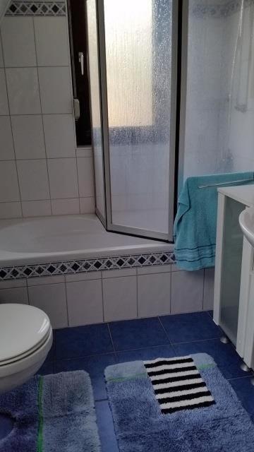 Holiday Home with bathroom photo 3