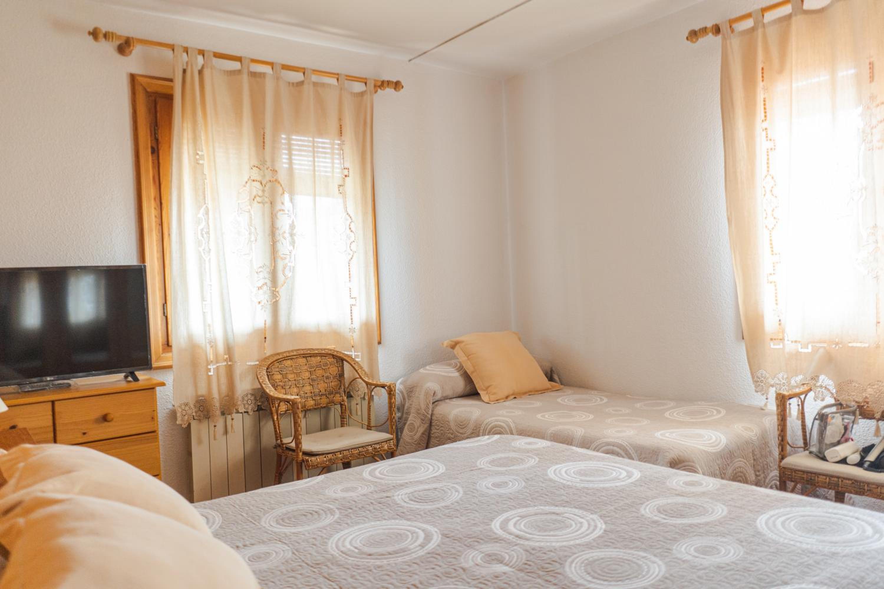 Three-Bedroom Apartment - Photo 29