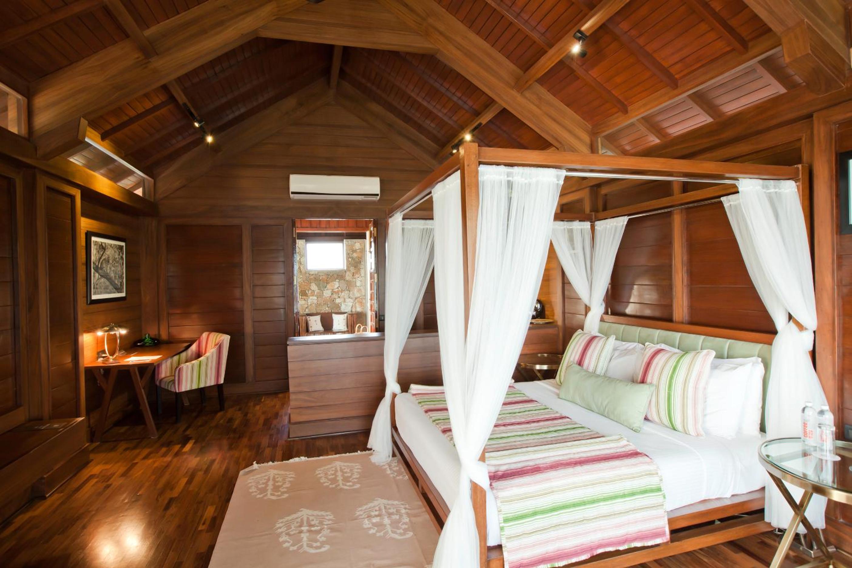 Log Hut photo 1