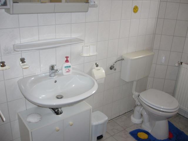 One-Bedroom Apartment with Bath photo 2