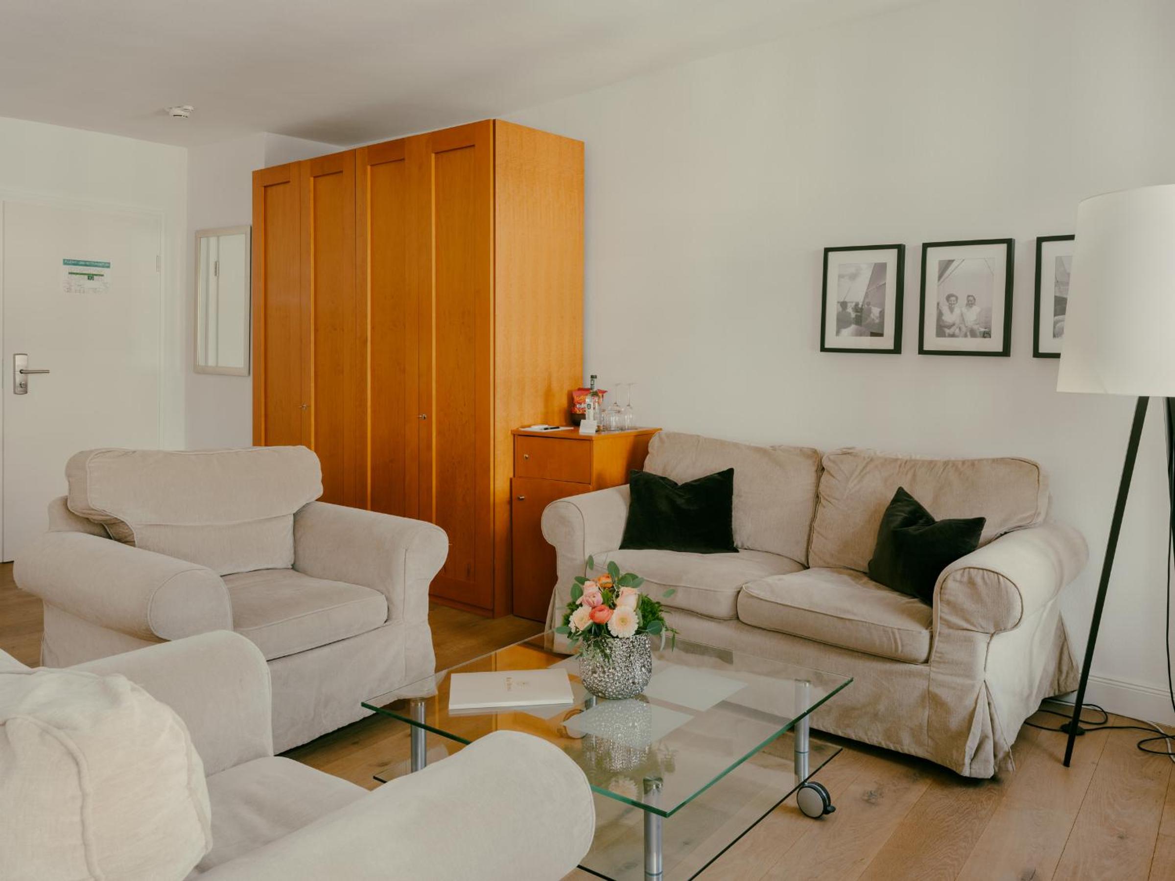 Classic Double Room with City View - Photo 2