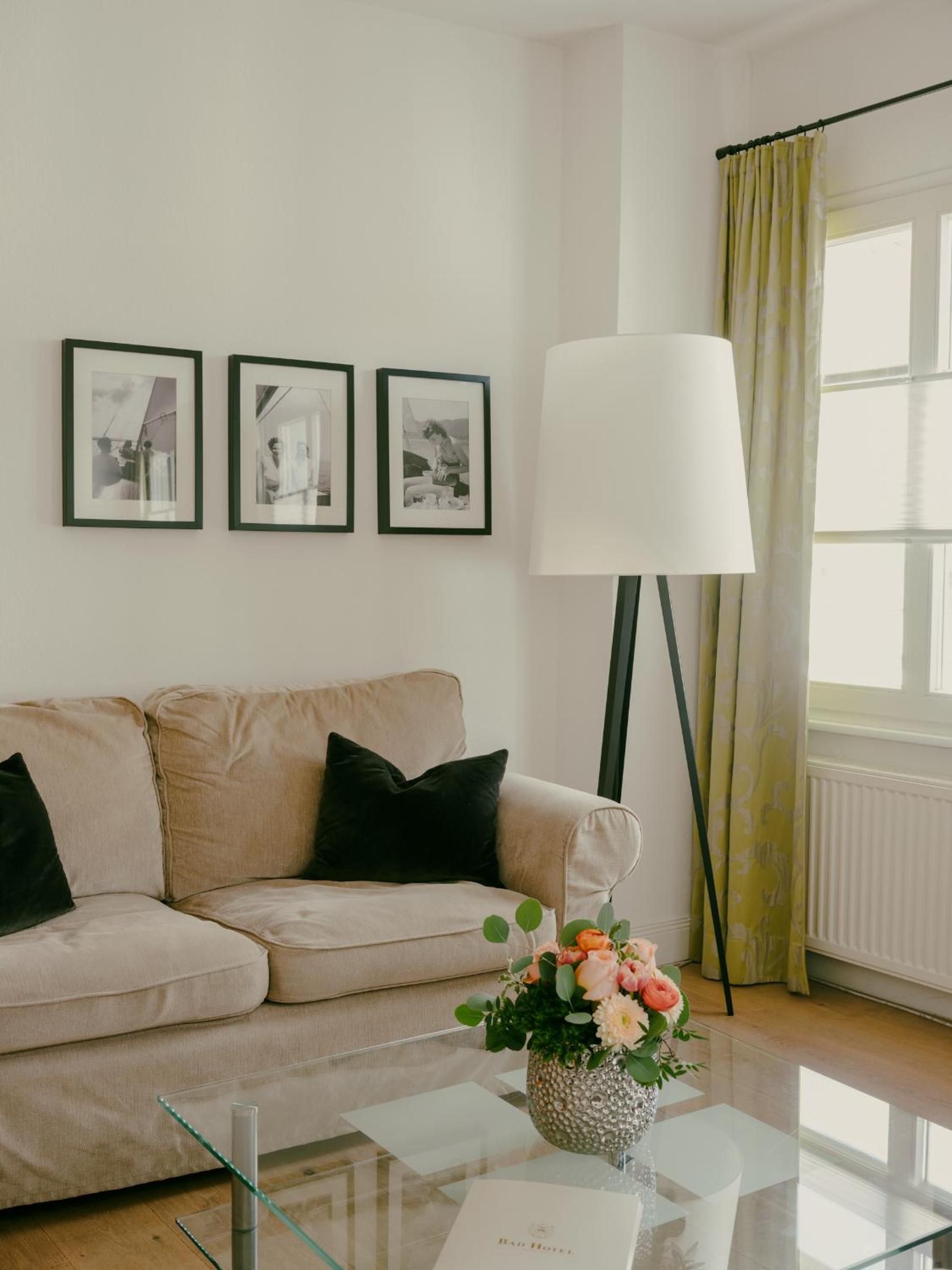 Classic Double Room with City View - Photo 4