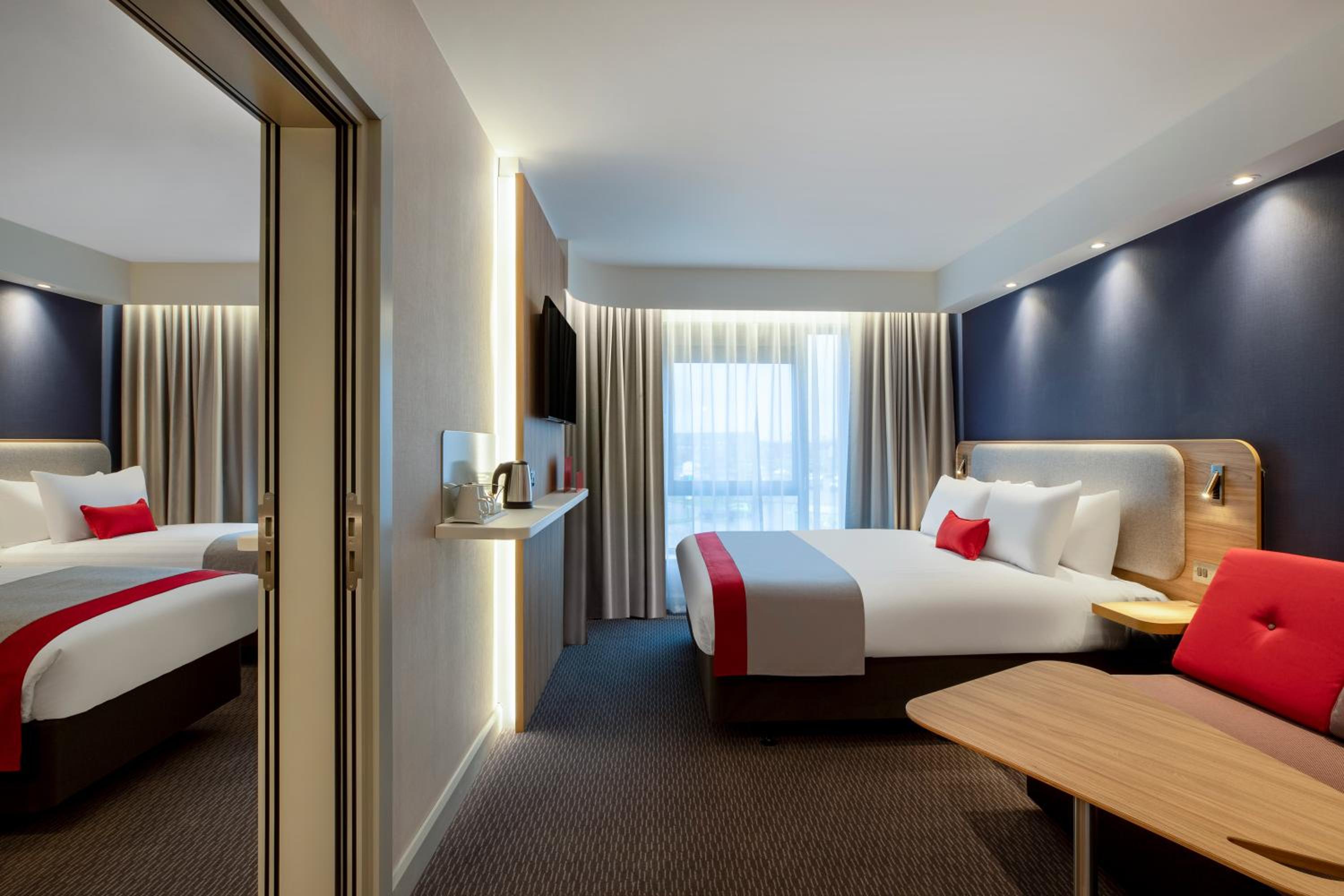 Standard Double Room with Free Hot Breakfast - Photo 1
