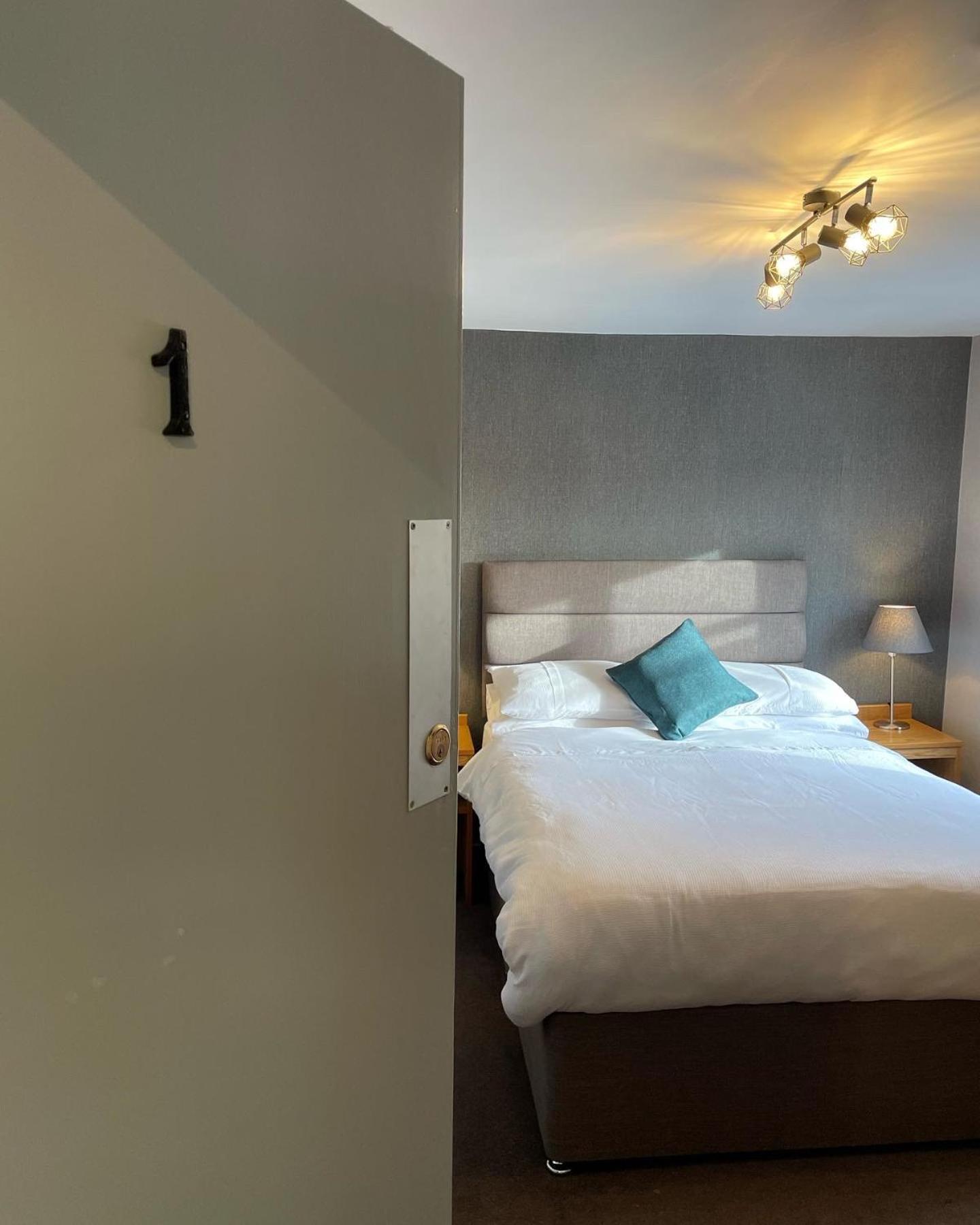 Standard Double Room - Photo 3