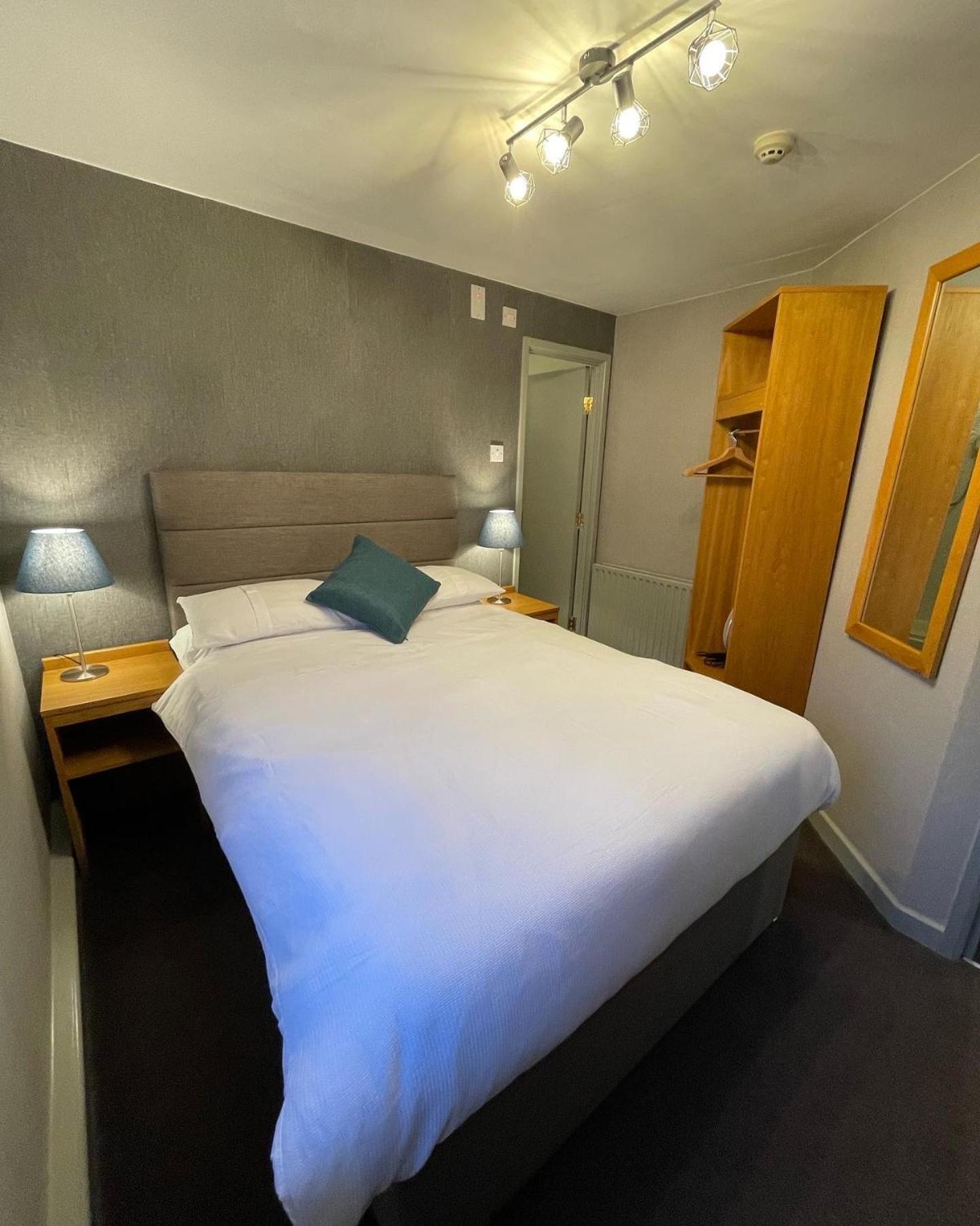 Standard Double Room - Photo 2
