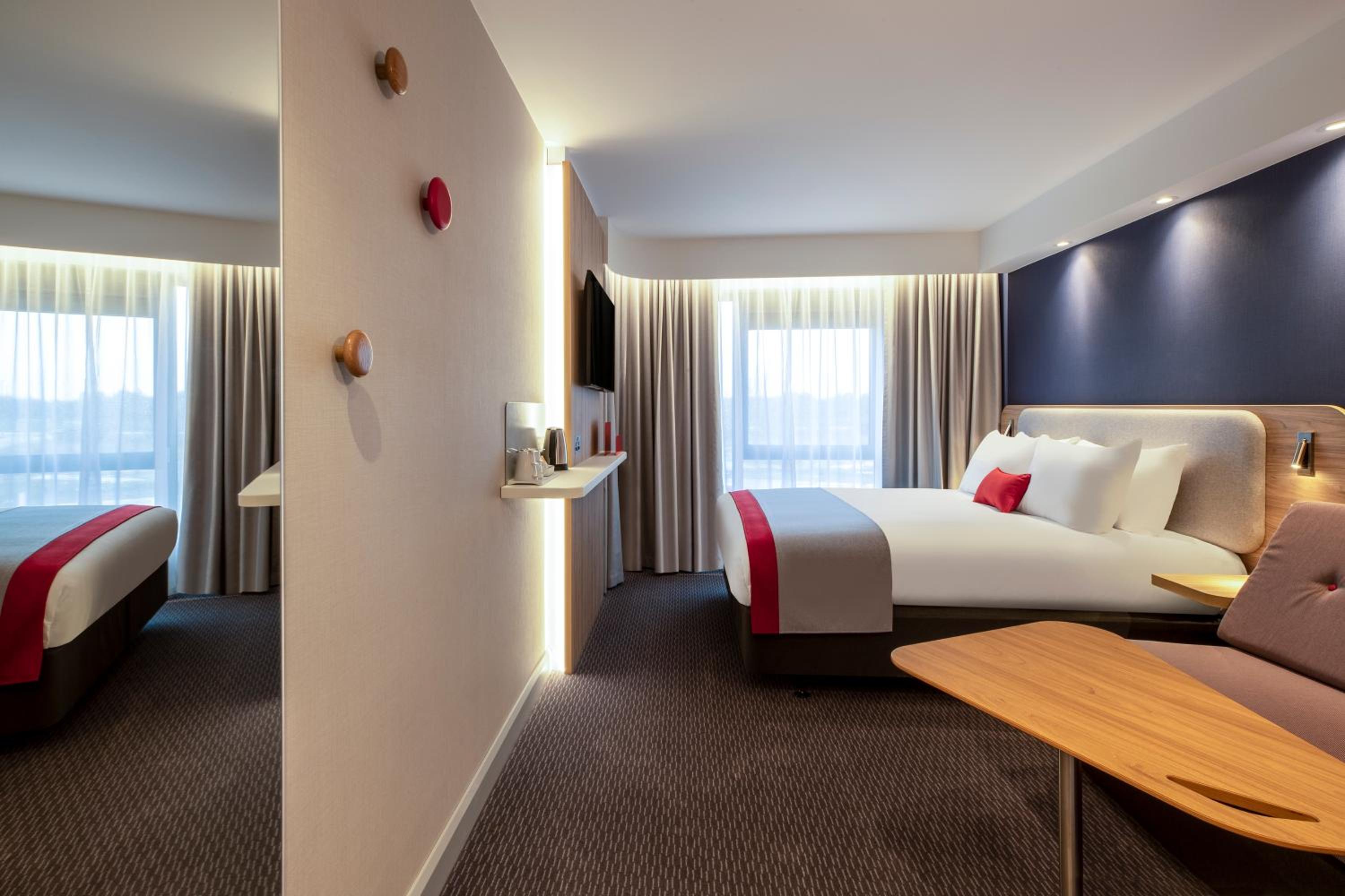 Standard Twin Room with Free Hot Breakfast - Photo 2