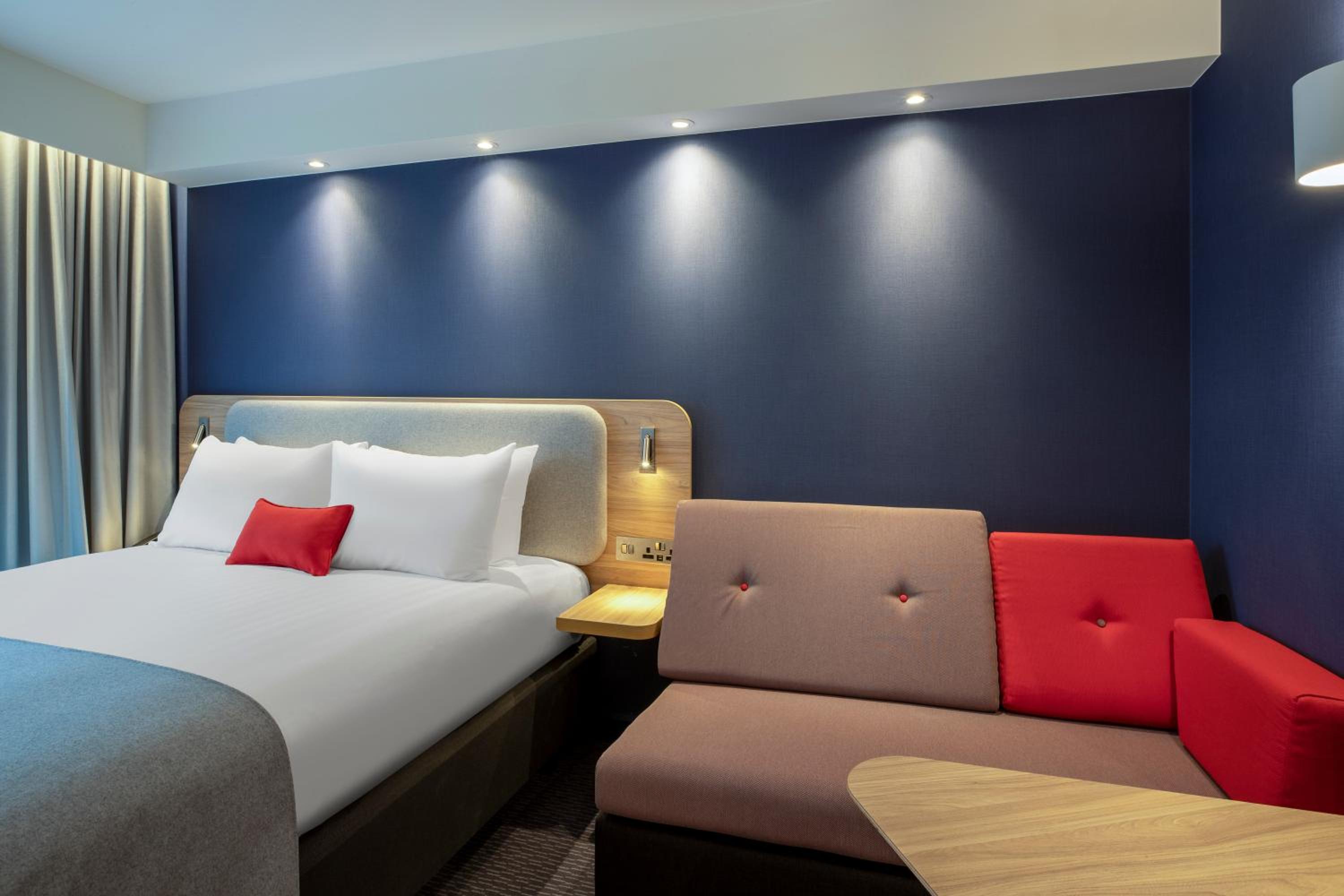 Standard Double Room with Single Sofa Bed and Free Hot Breakfast - Photo 1