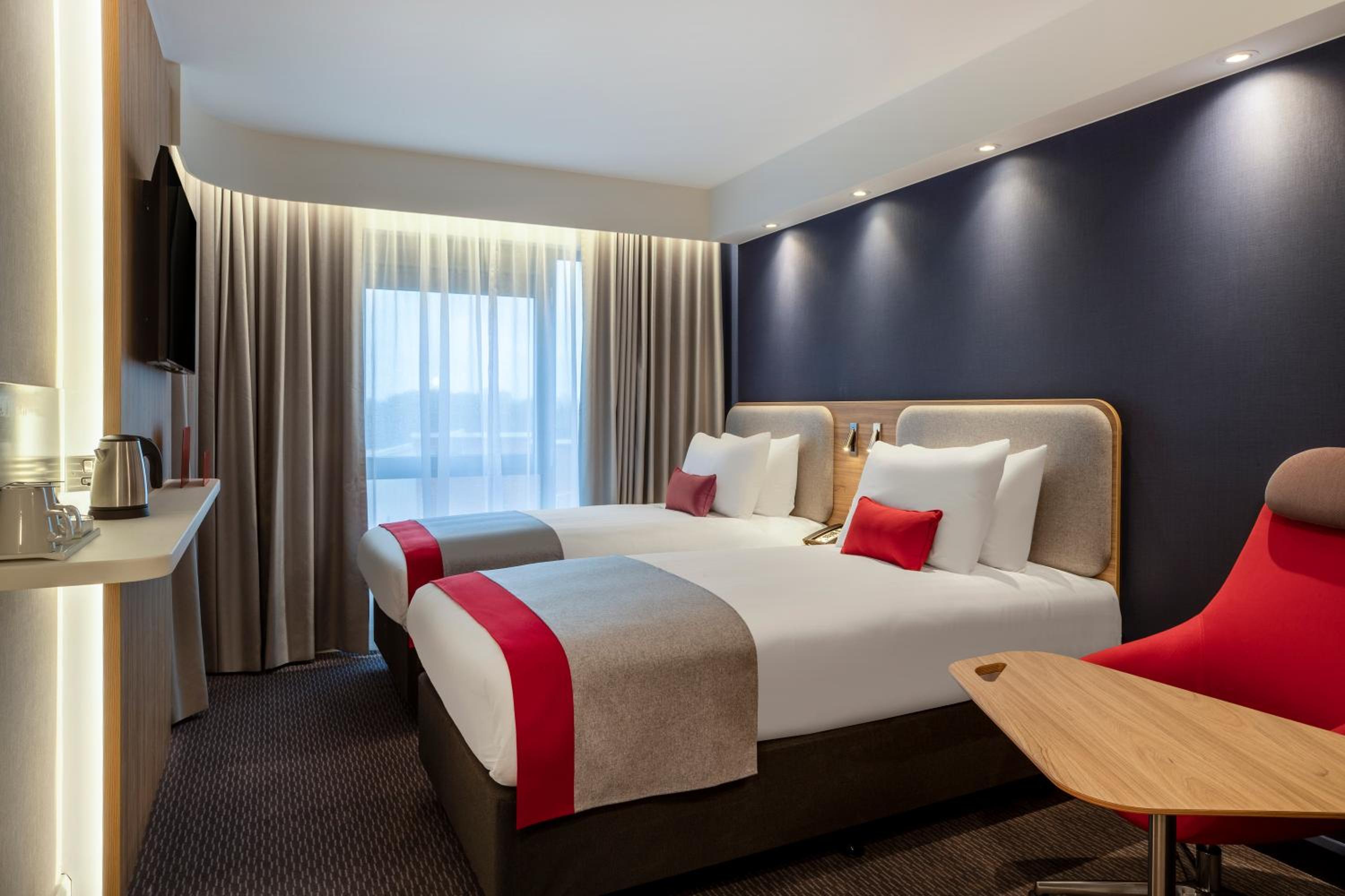 Standard Room with Free Hot Breakfast - Photo 1
