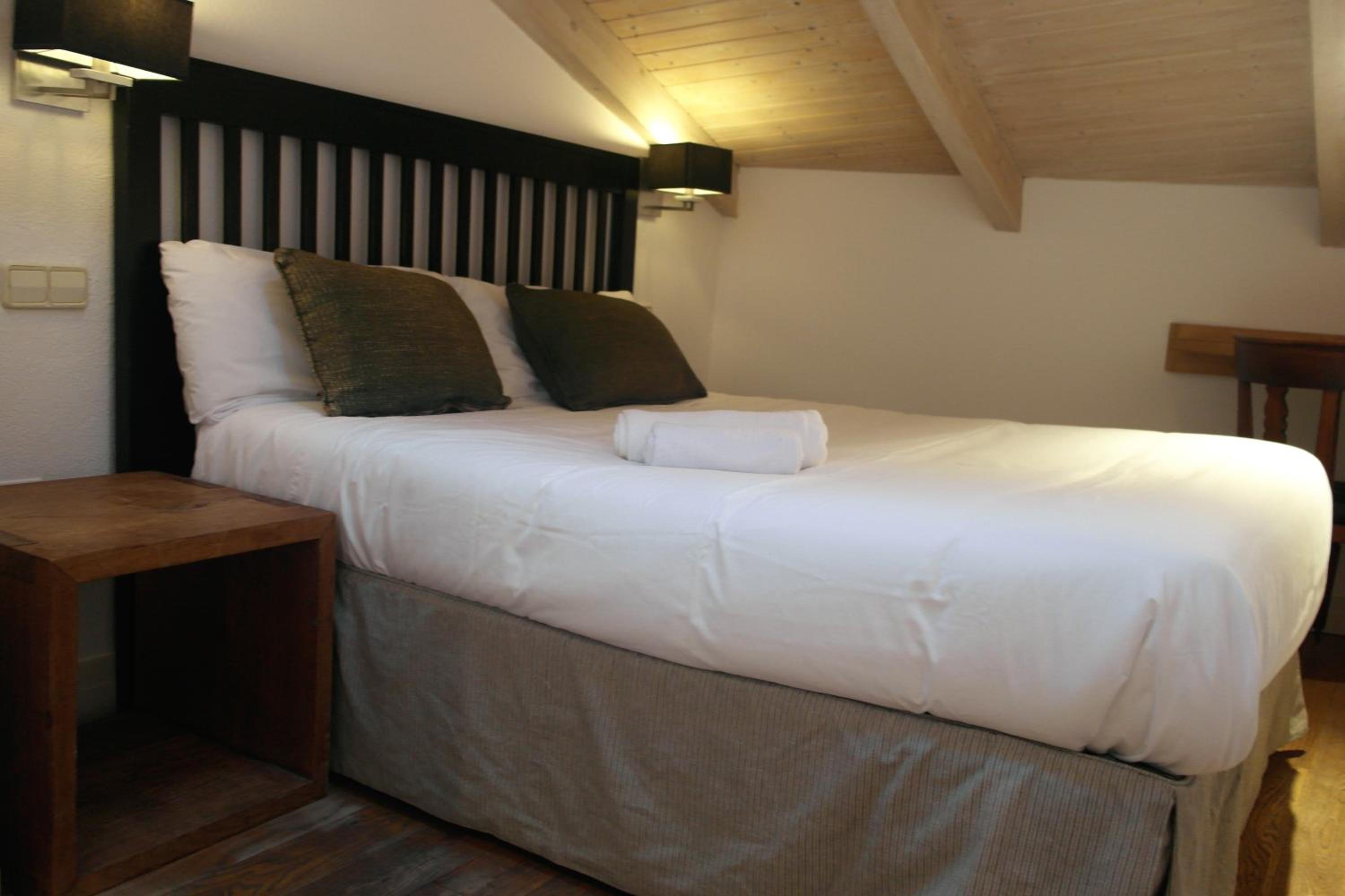 Budget Double Room - Photo 3