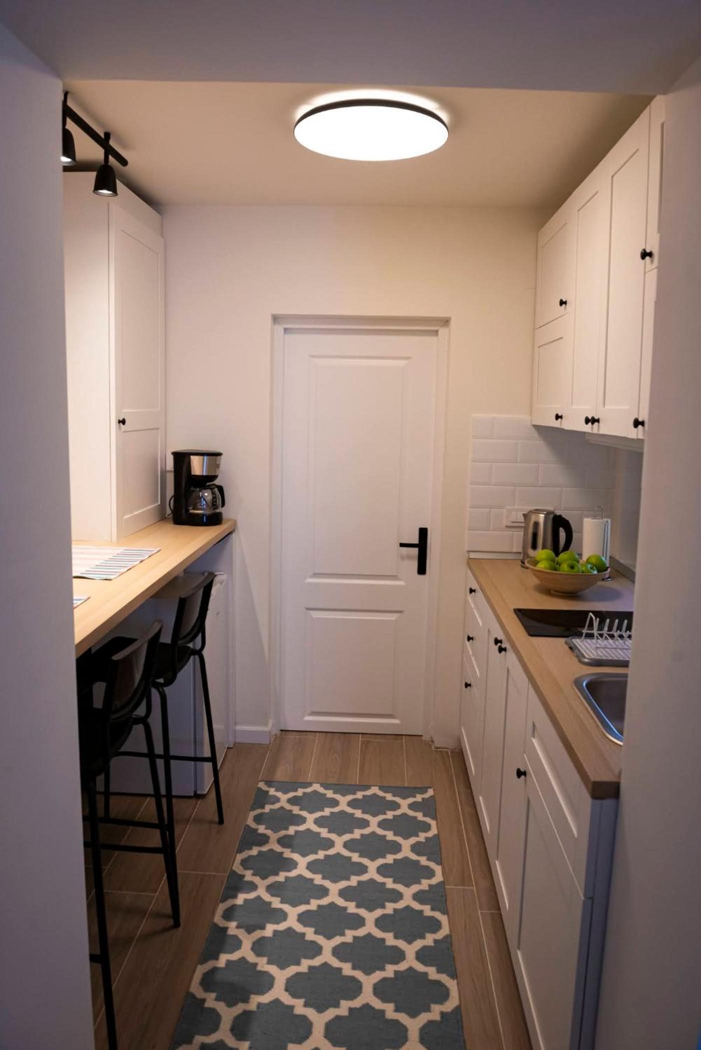 One-Bedroom Apartment - Photo 4