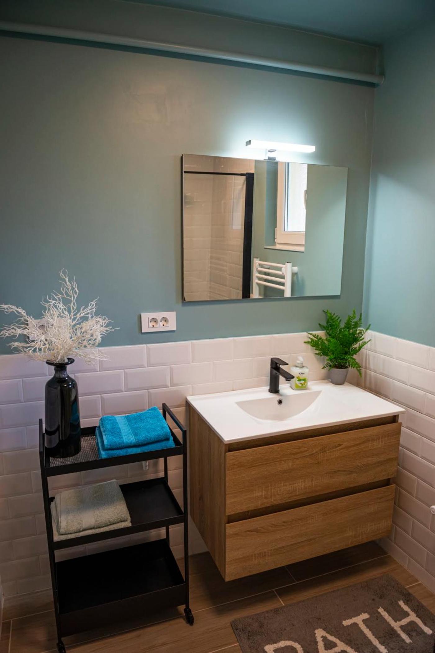 One-Bedroom Apartment - Photo 6