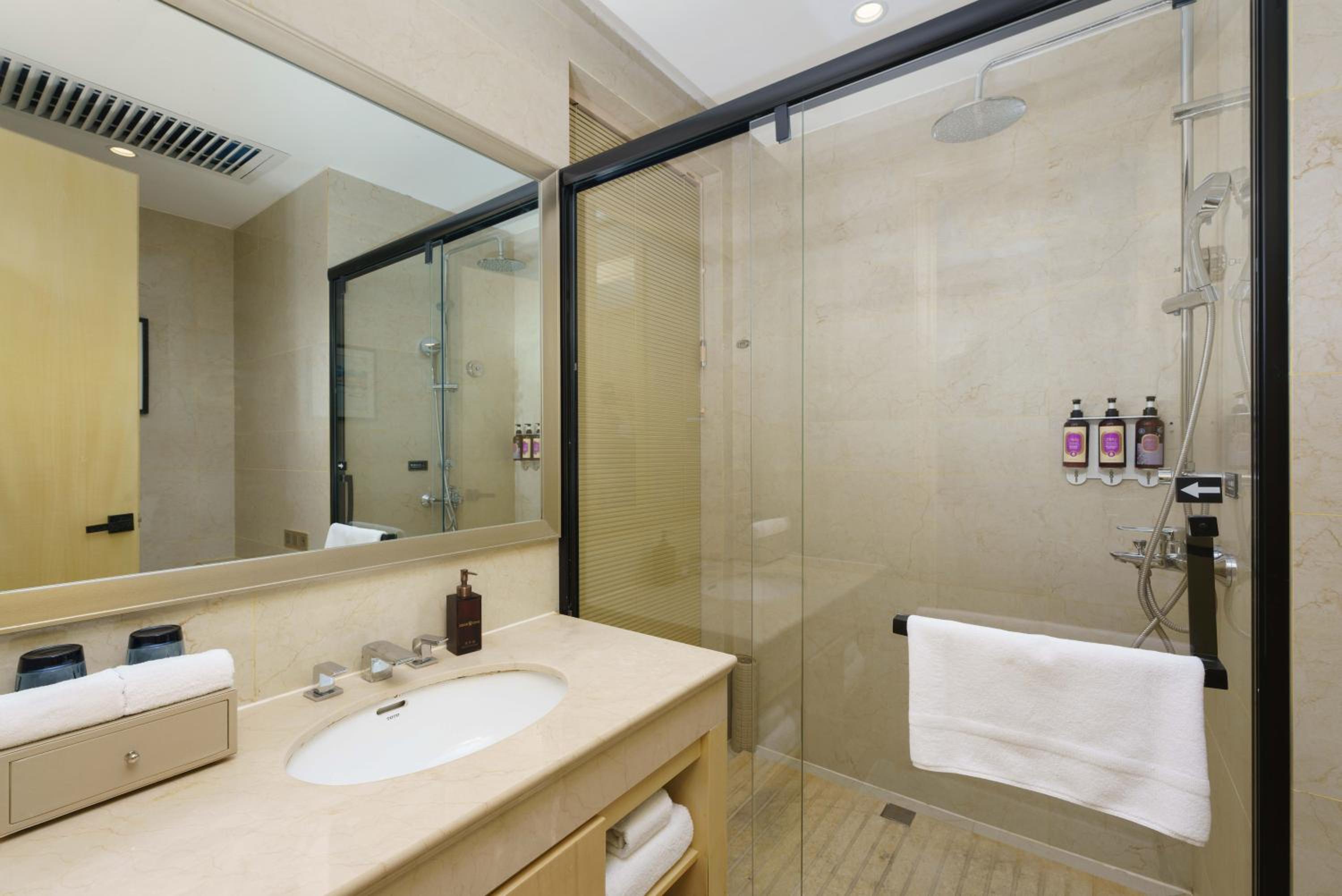 Superior Deluxe Twin Room  photo 2