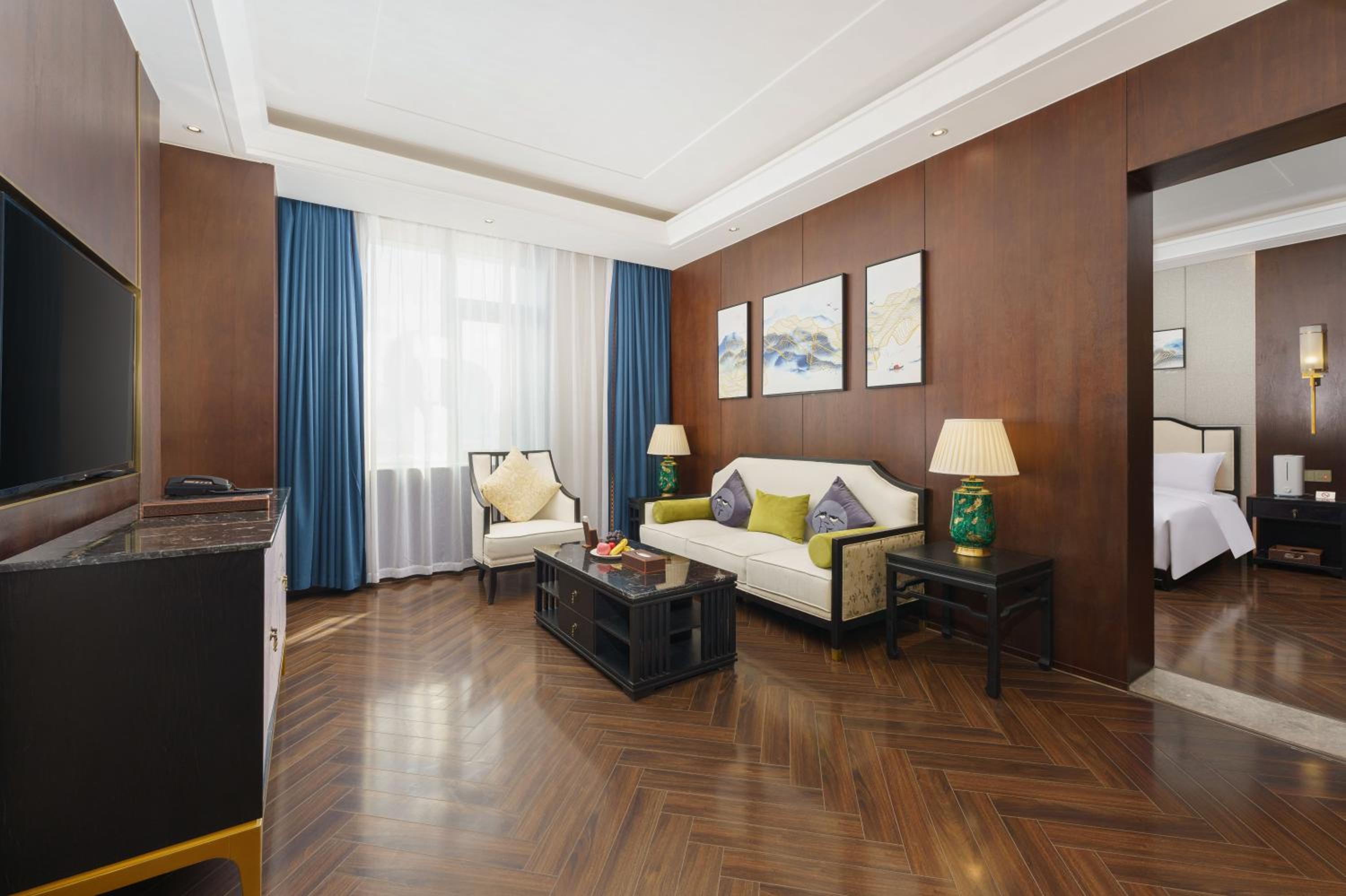 Deluxe Suite photo 1