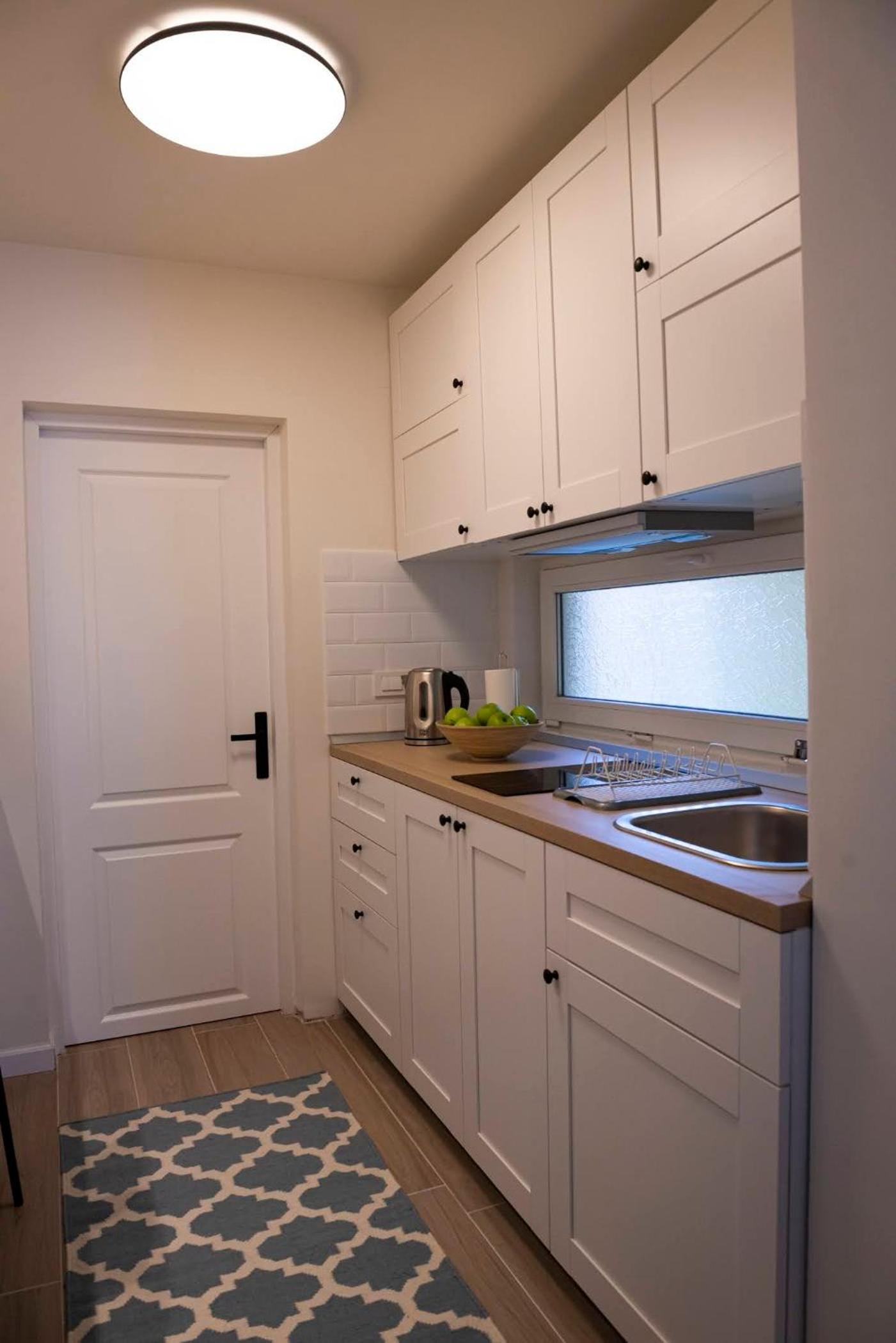 One-Bedroom Apartment - Photo 5