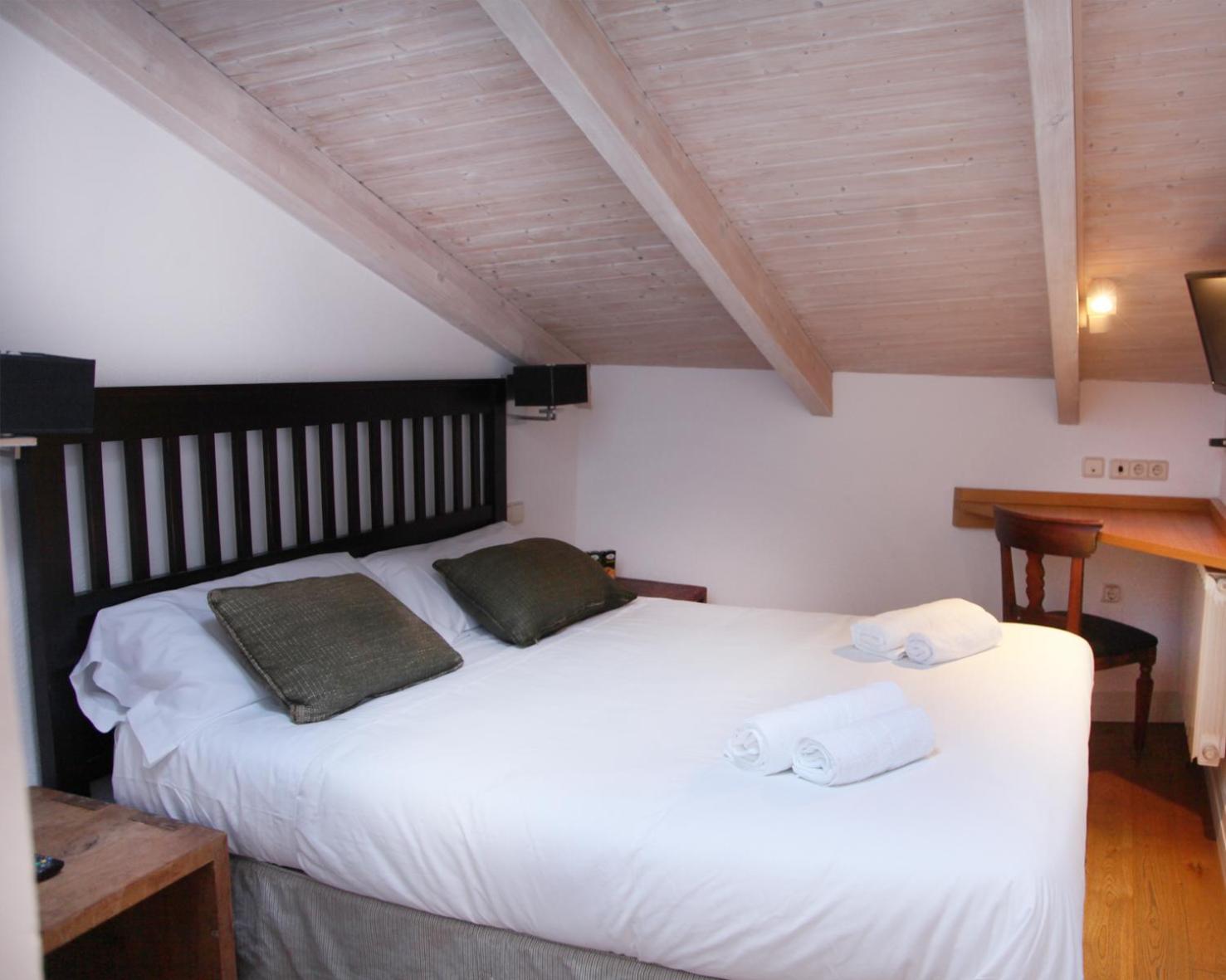 Budget Double Room - Photo 1