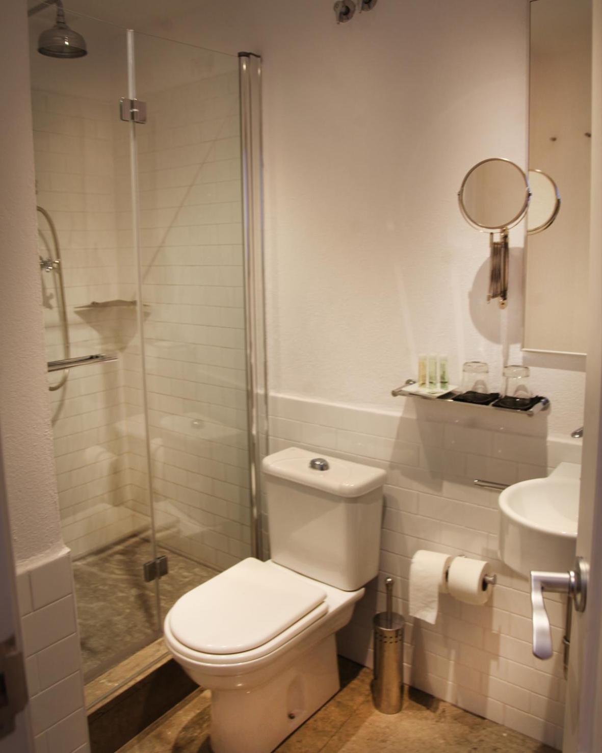Budget Double Room - Photo 2