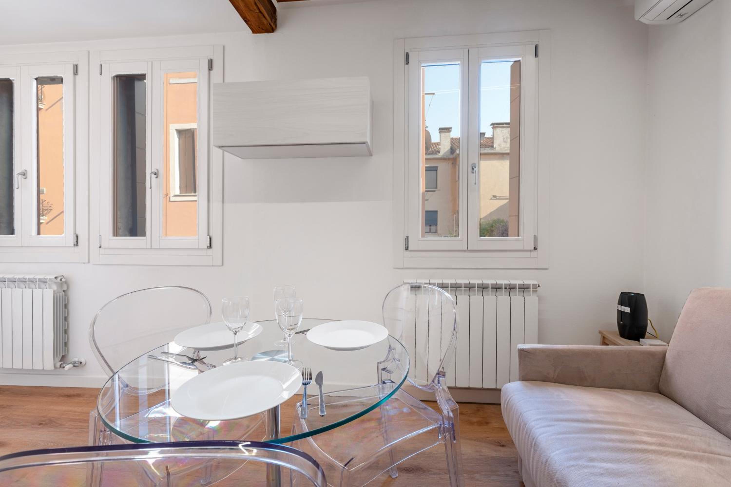 Apartment photo 2