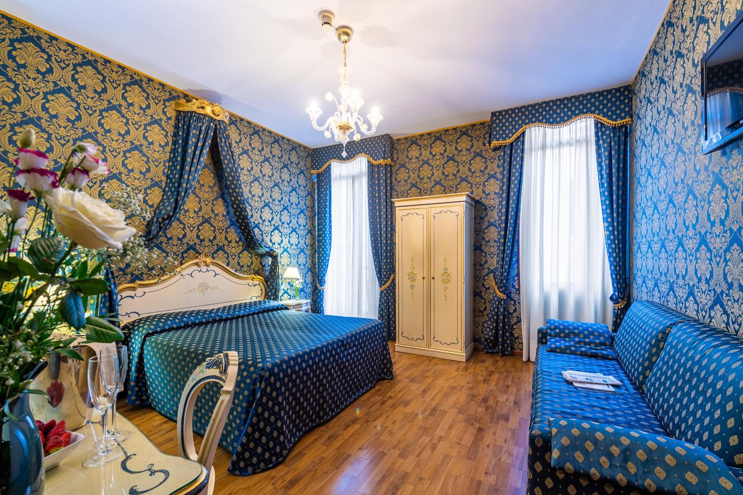 Deluxe Double Room with Canal View and Balcony photo 1