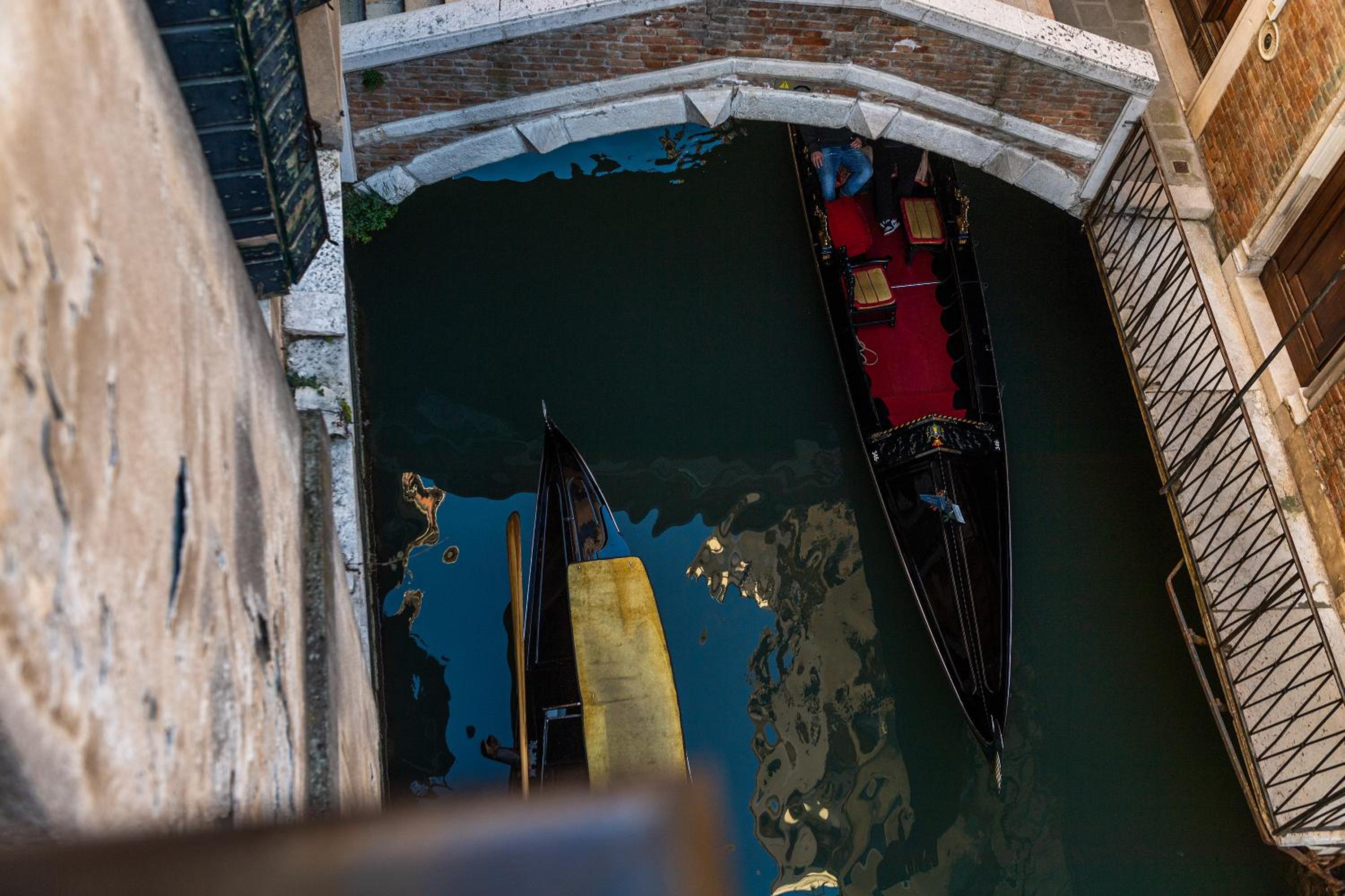 Deluxe Double Room with Canal View and Balcony photo 2