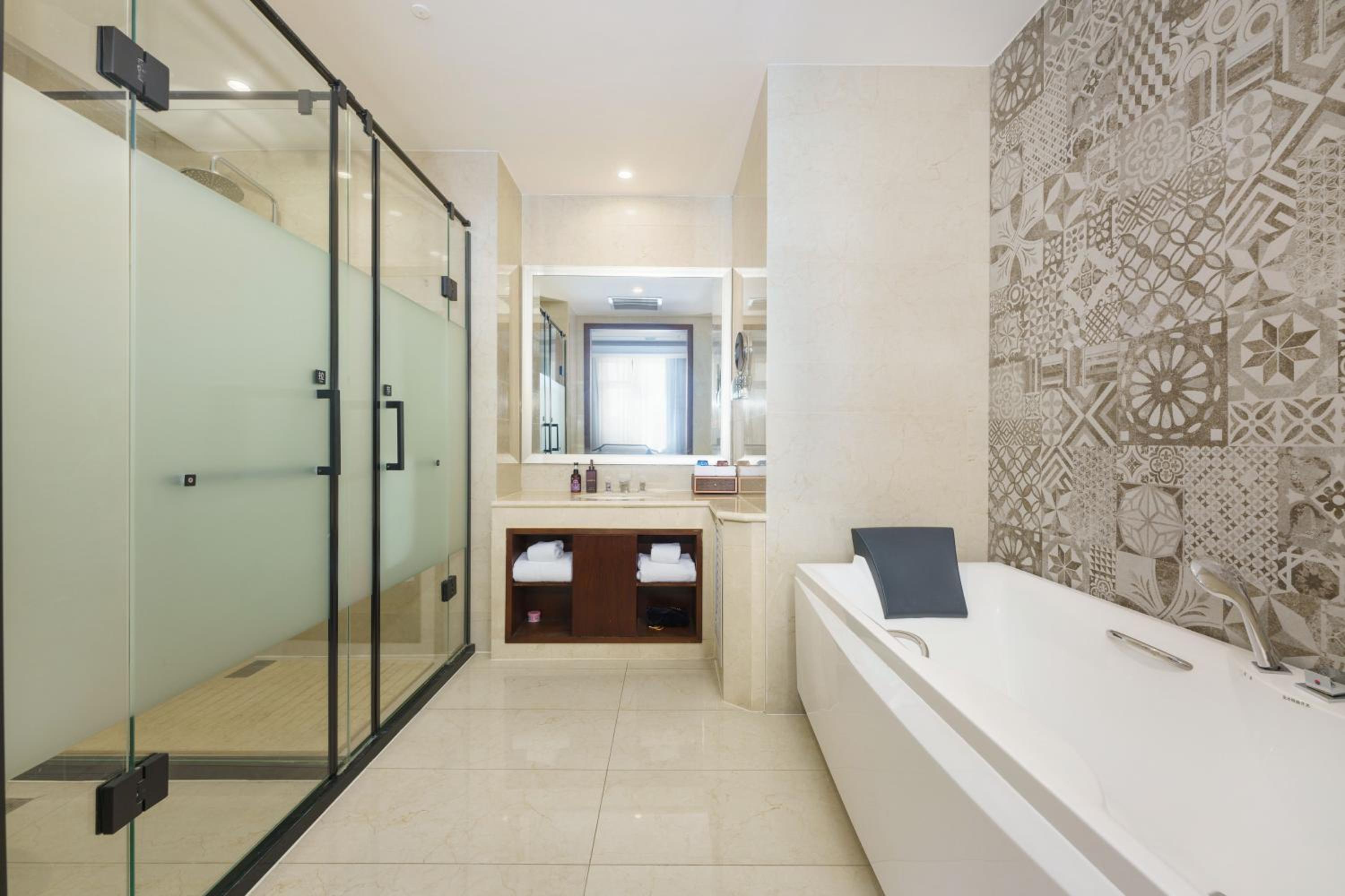 Deluxe Suite photo 3