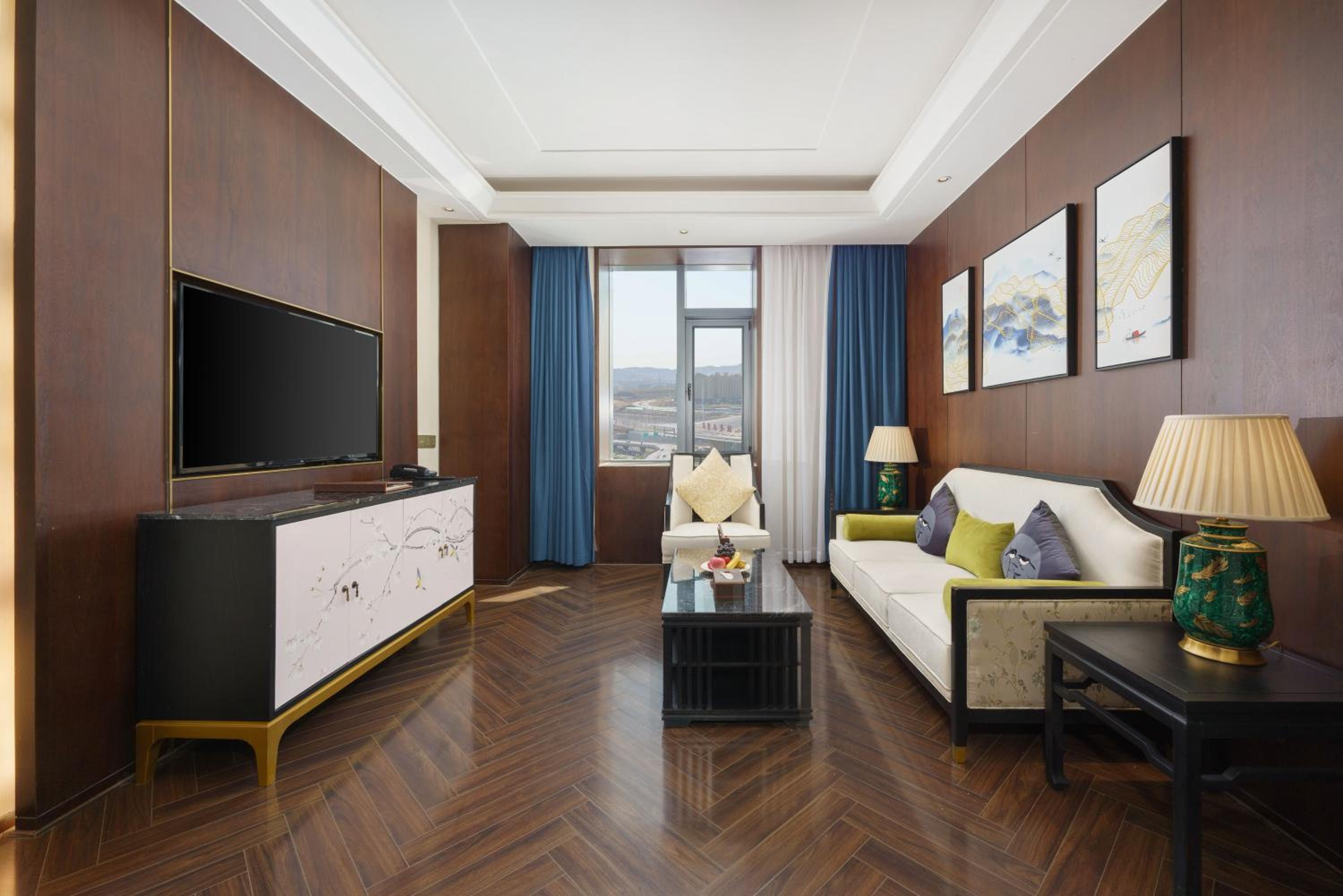 Deluxe Suite photo 2