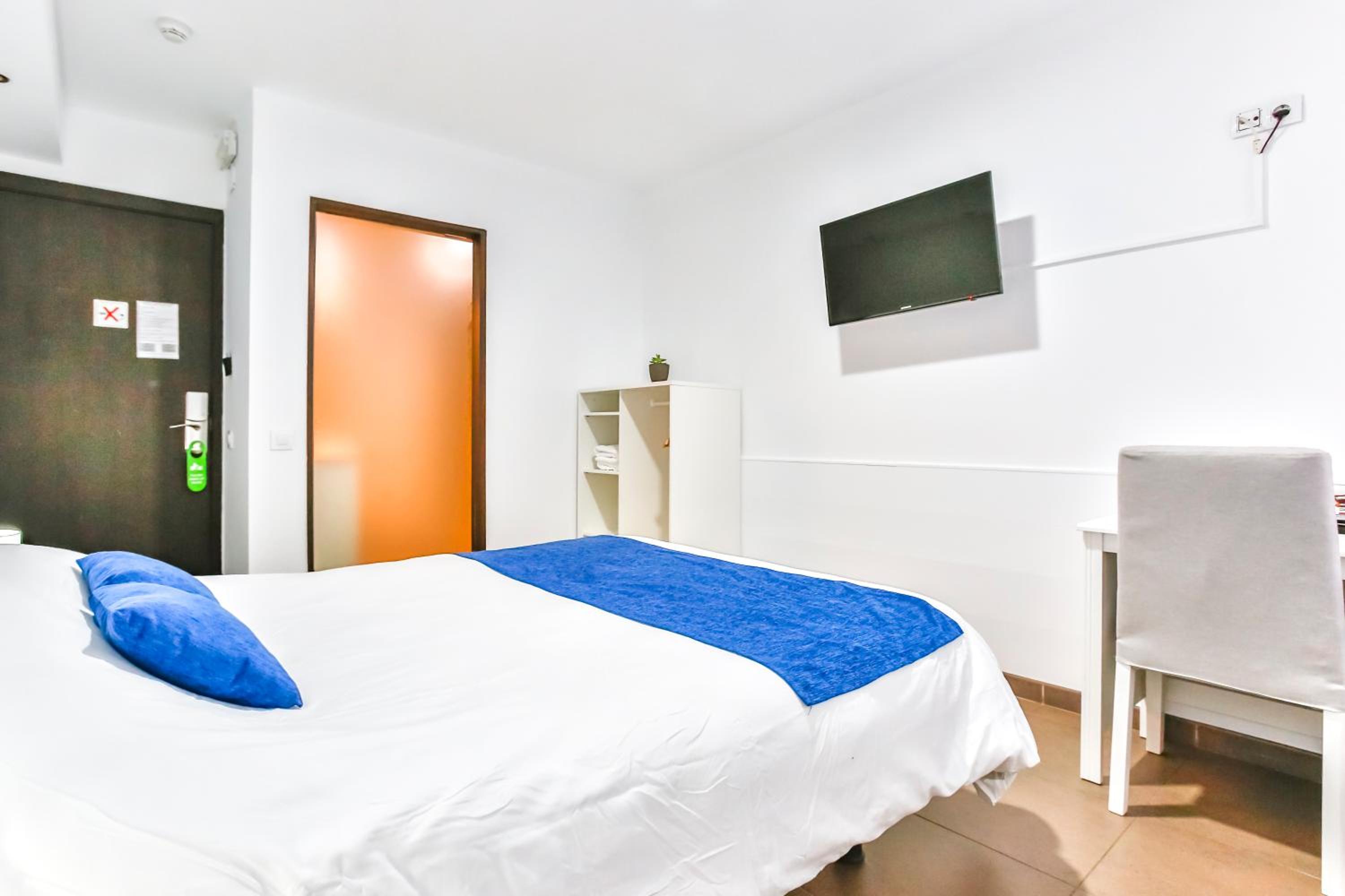 Double Room with Private Bathroom photo 3
