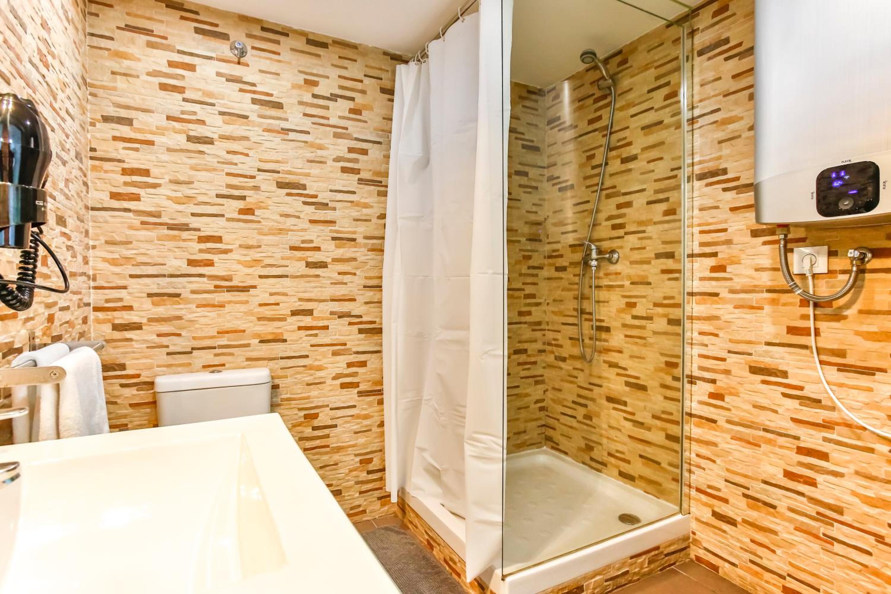 Double Room with Private Bathroom photo 3