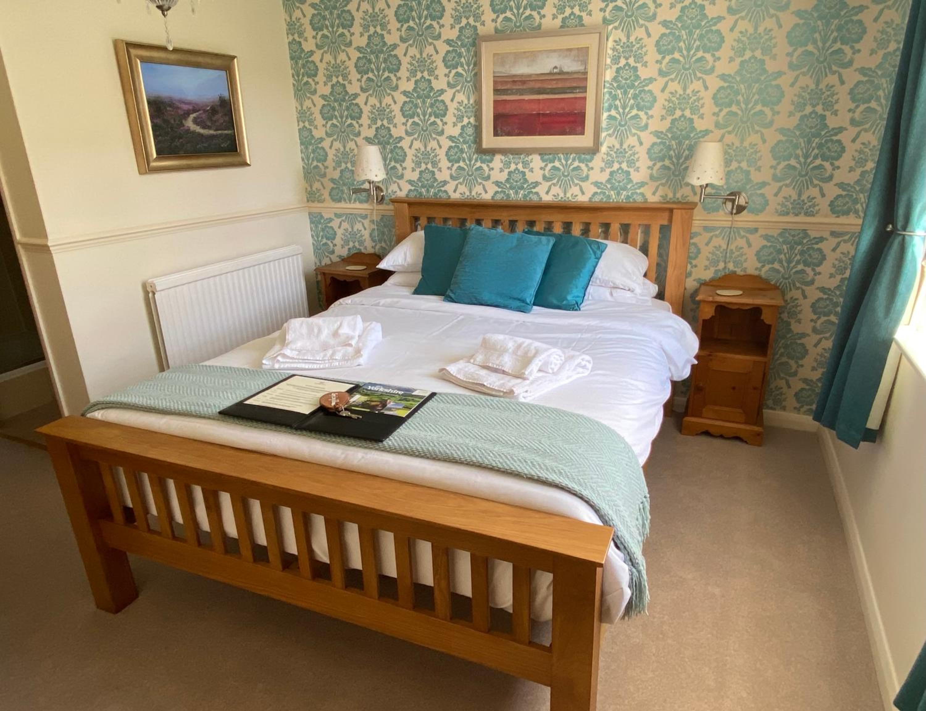 Spring Wood- King Bed En-suite  photo 3