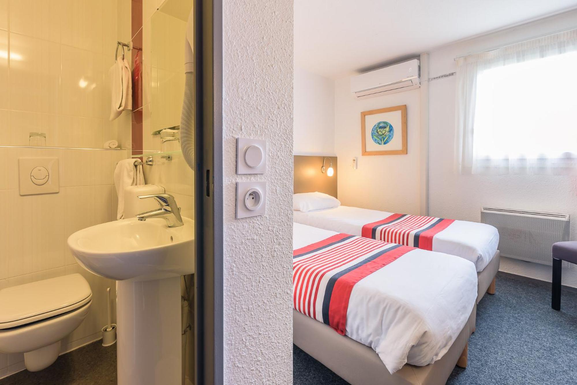 Standard Quadruple Room - Adjacent room photo 3