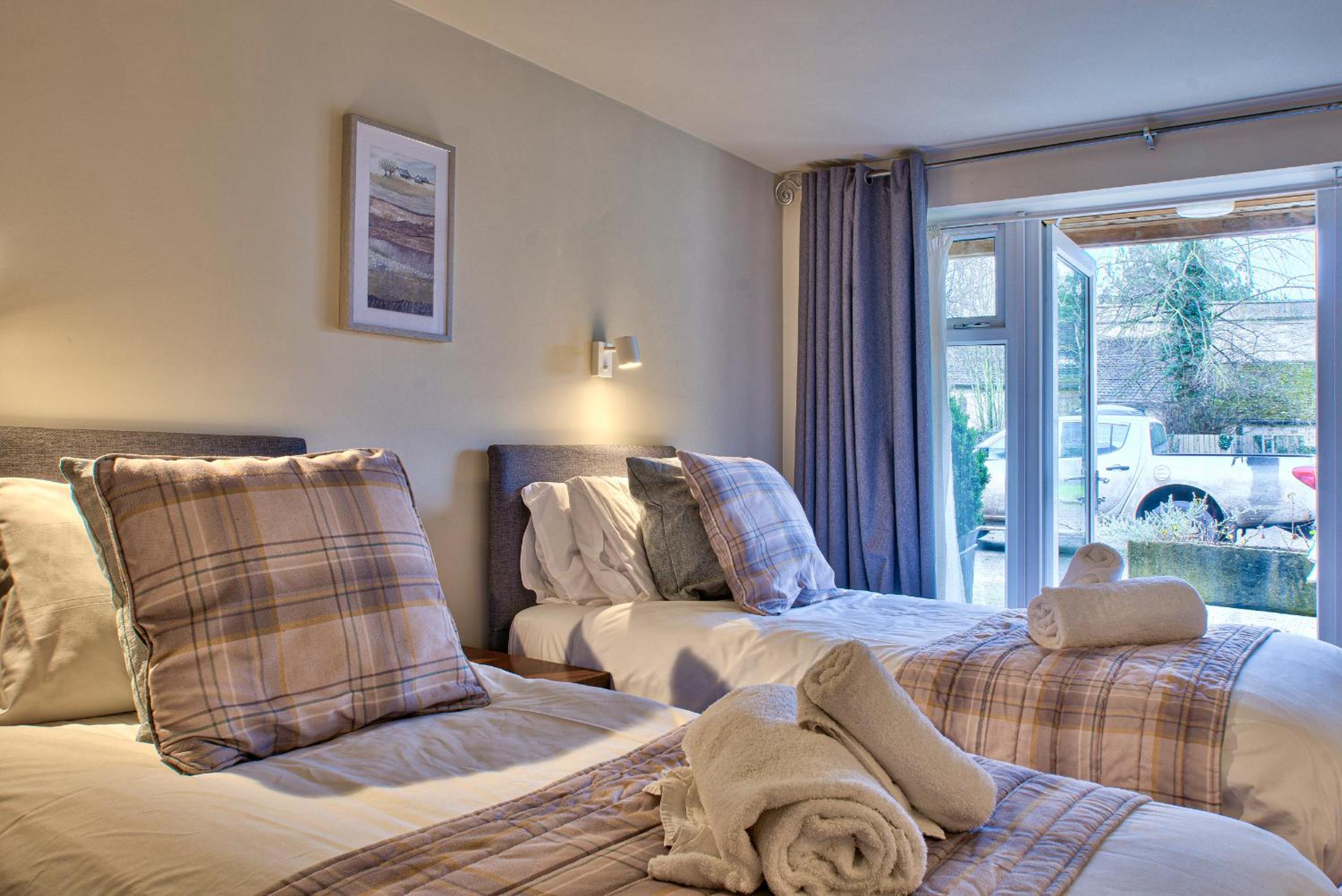 Twin Room - Photo 2